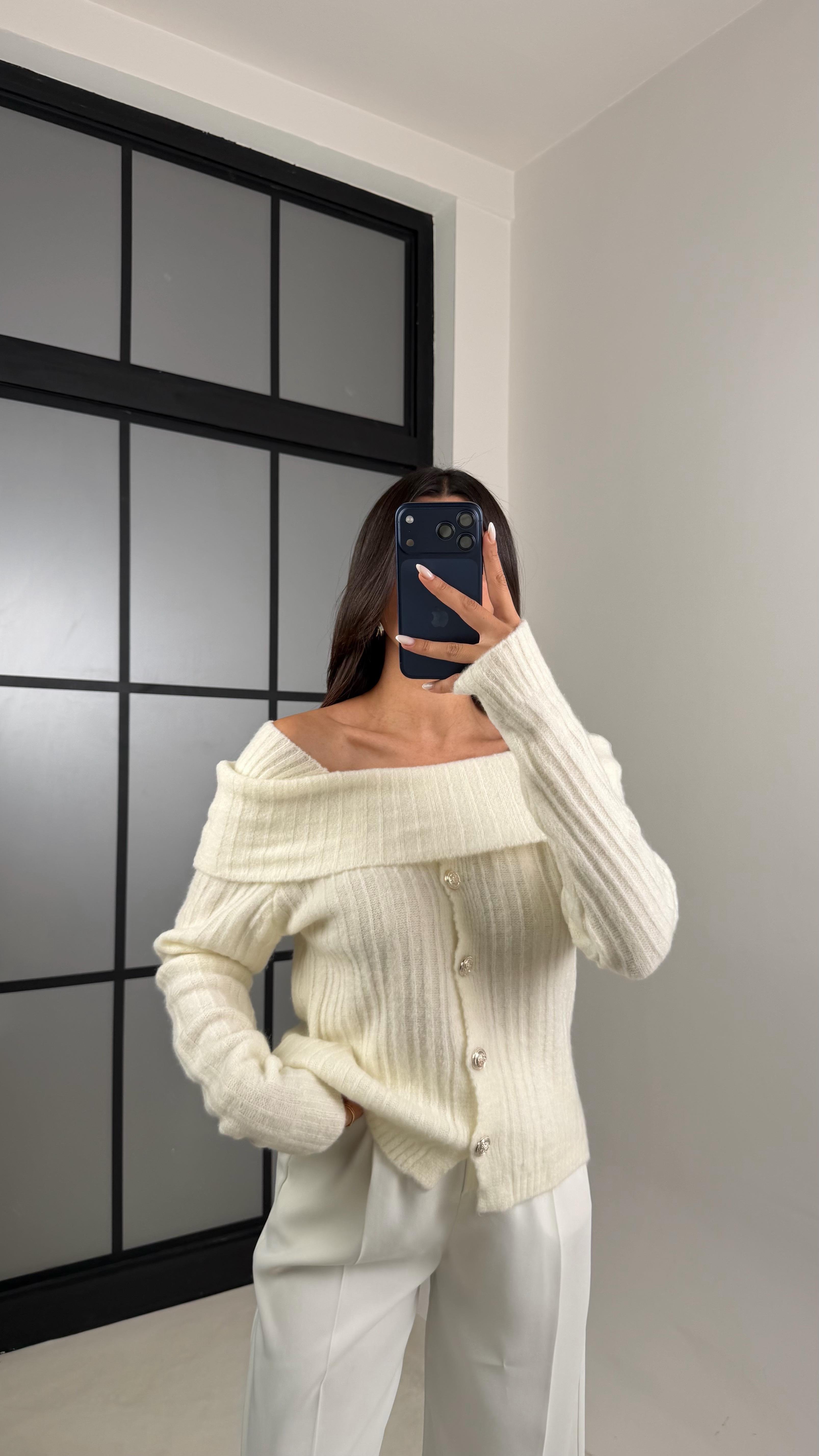 Ekru Madonna Yaka Düğmeli Triko Kazak GAUS-00612GAUS الكنزات GAUS-00612