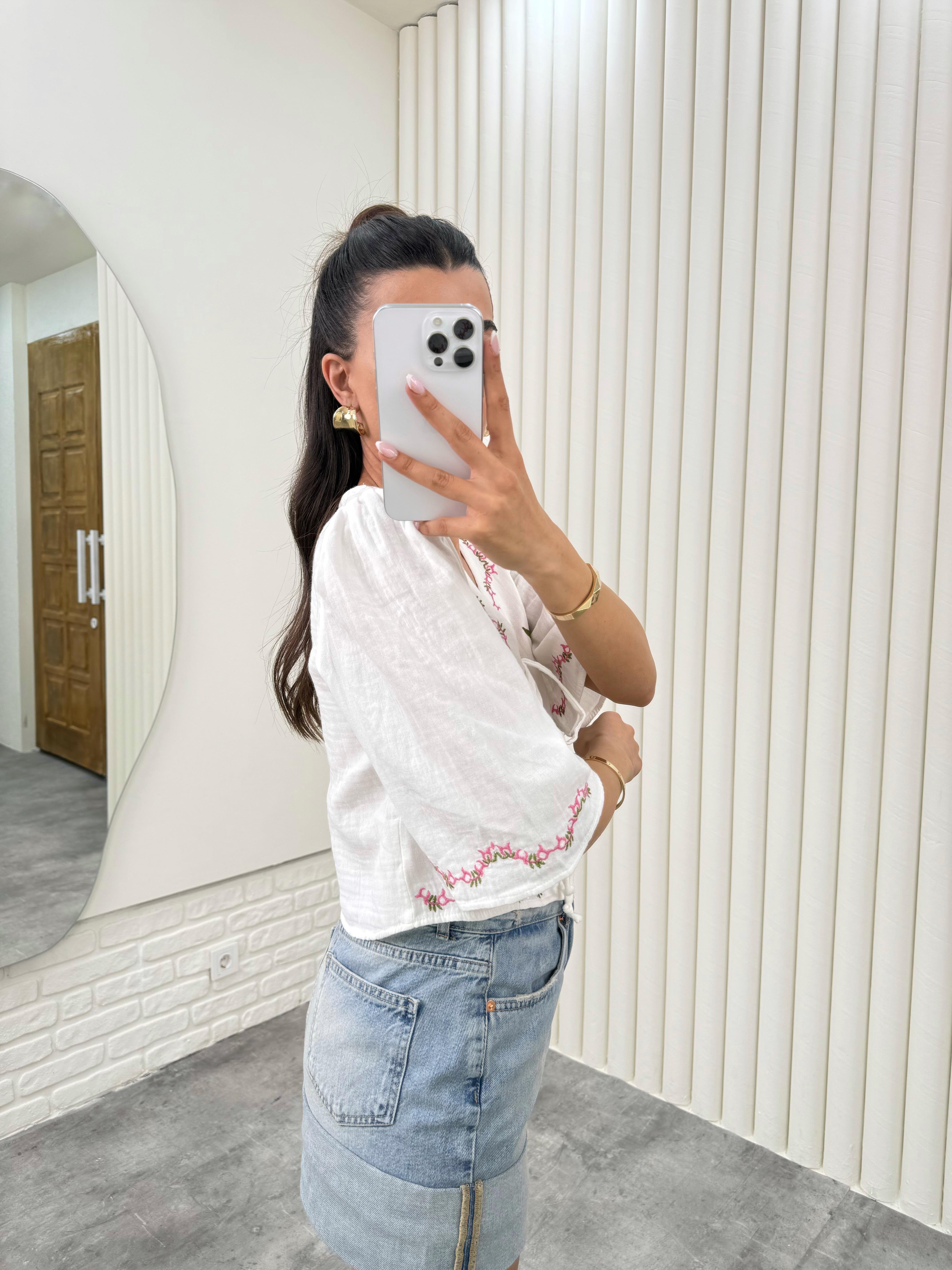 Beyaz Çiçek Nakışlı Önden Bağlamalı Keten Gömlek Gaus00306GausGÖMLEKGU1001700