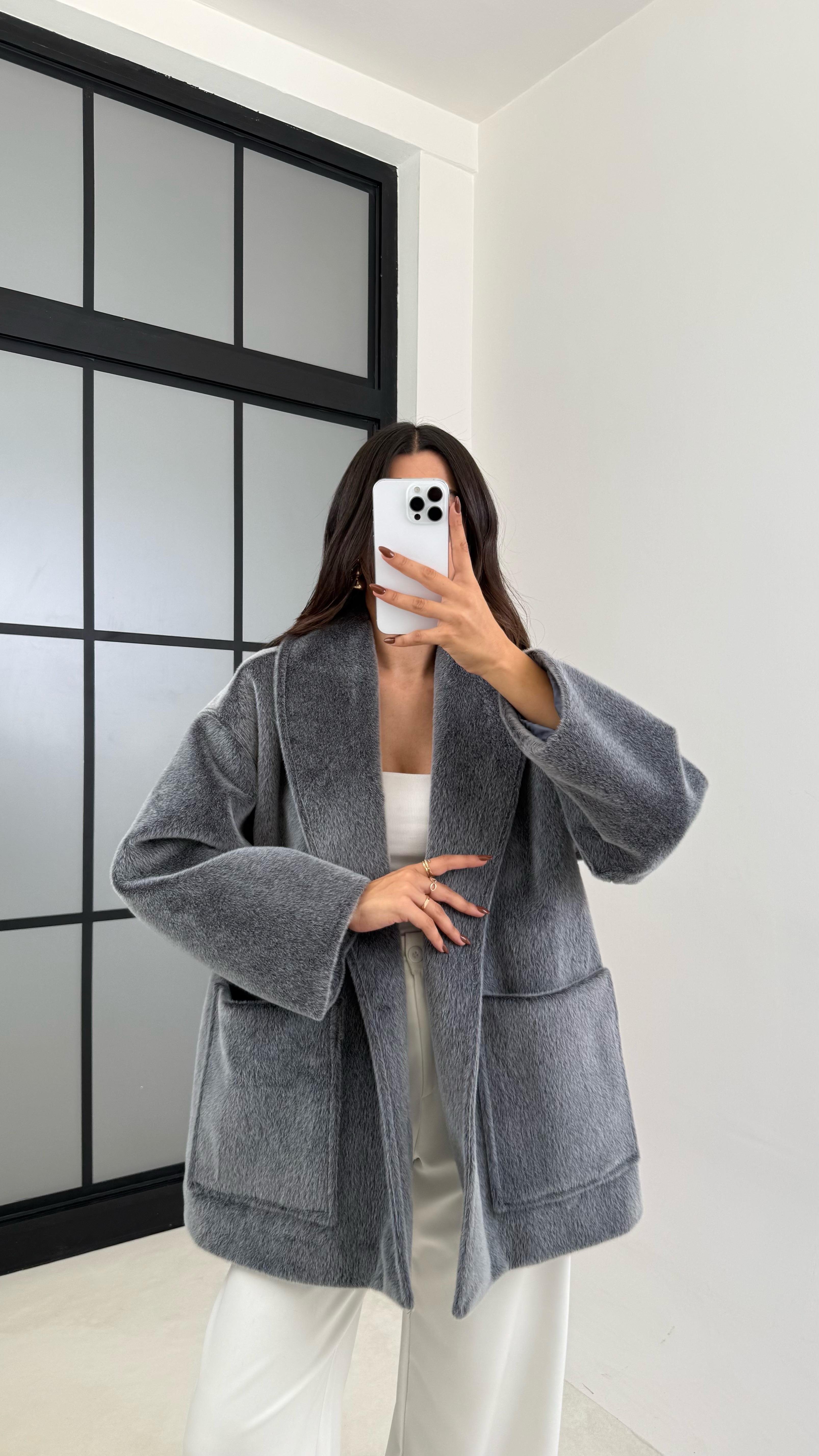 Gri Kuşaklı Astarlı Peluş Kaban GAUS-00183GAUS السترات  GAUS-00183