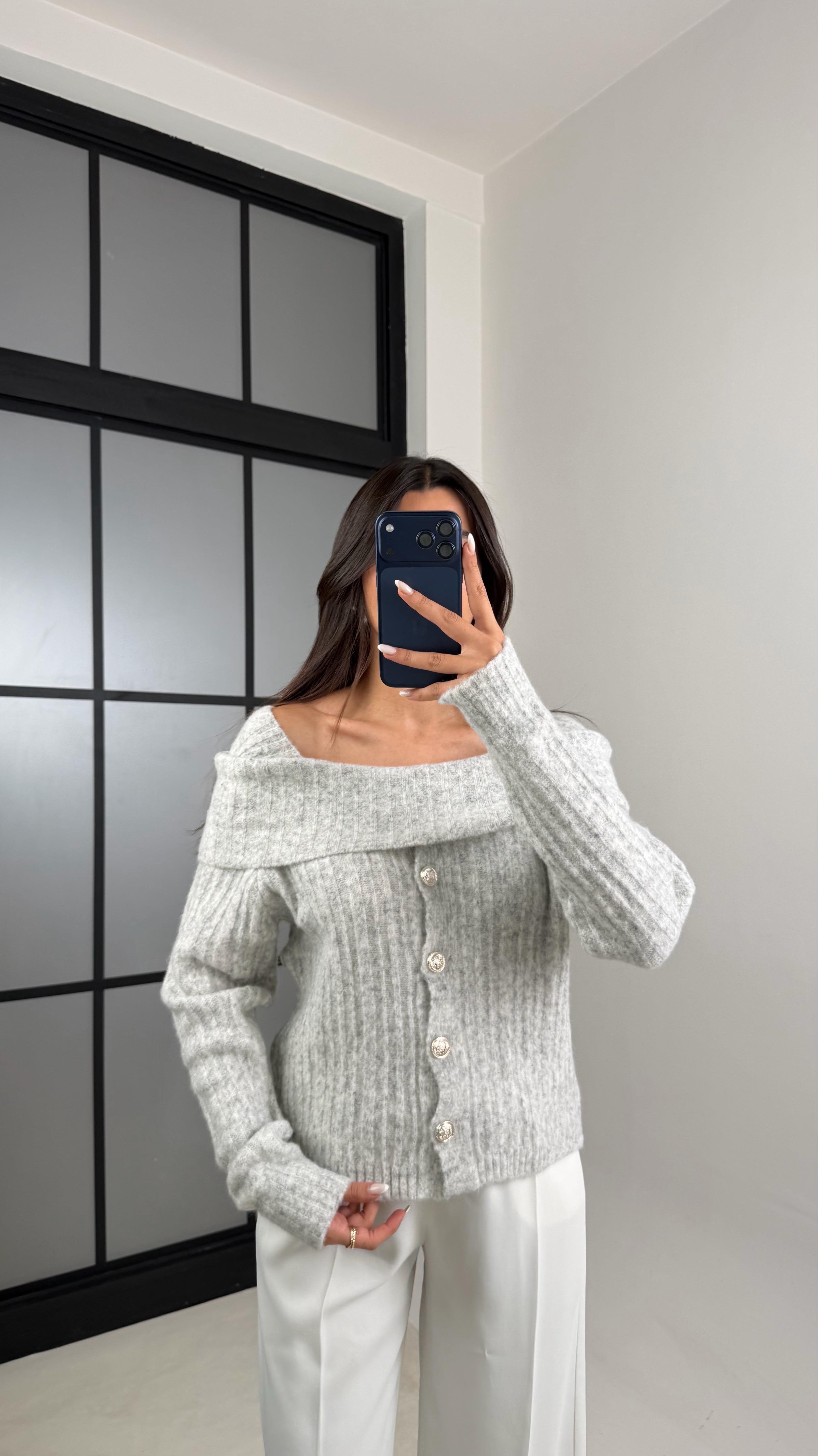 Gri Madonna Yaka Düğmeli Triko Kazak GAUS-00612GAUS الكنزات GAUS-00612