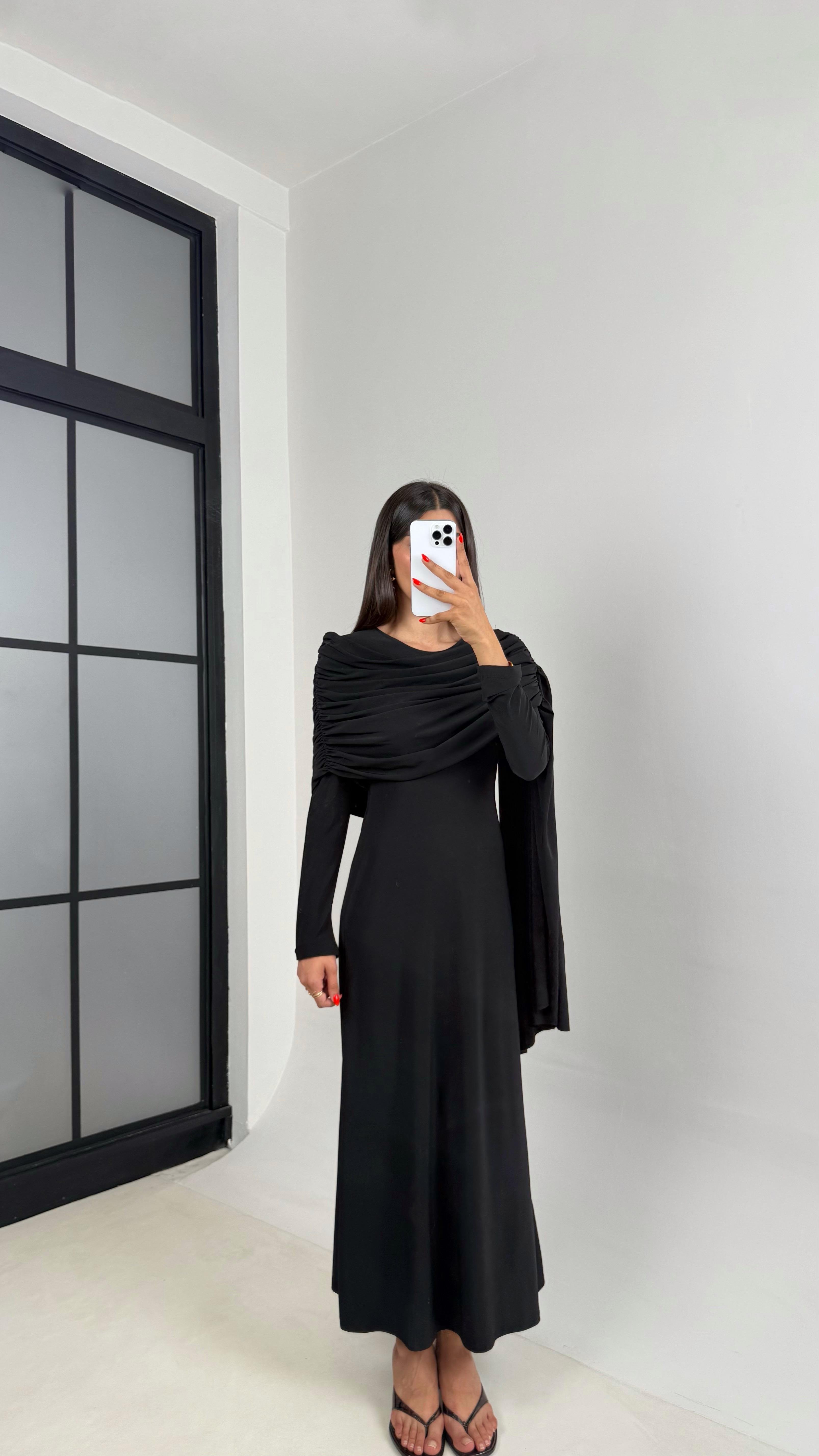 Siyah Pelerin Detaylı Sandy Kumaş Tasarım Elbise Gaus00692GausELBİSEGU1002605