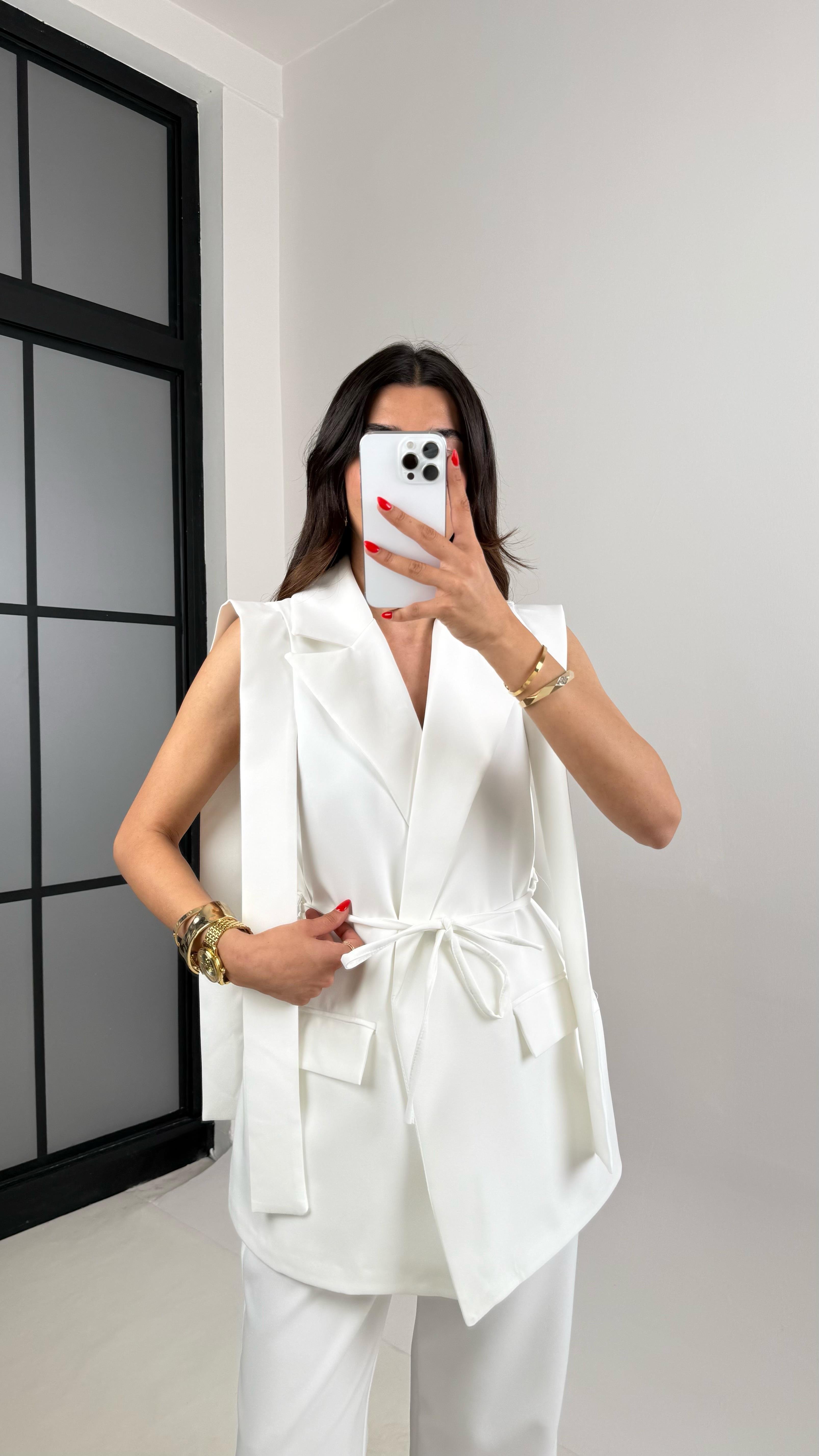 Beyaz Omuz Detaylı Kuşaklı Astarlı Yelek Cepli Pantolon Kumaş Takım Gaus00476GausTAKIMGU1002113