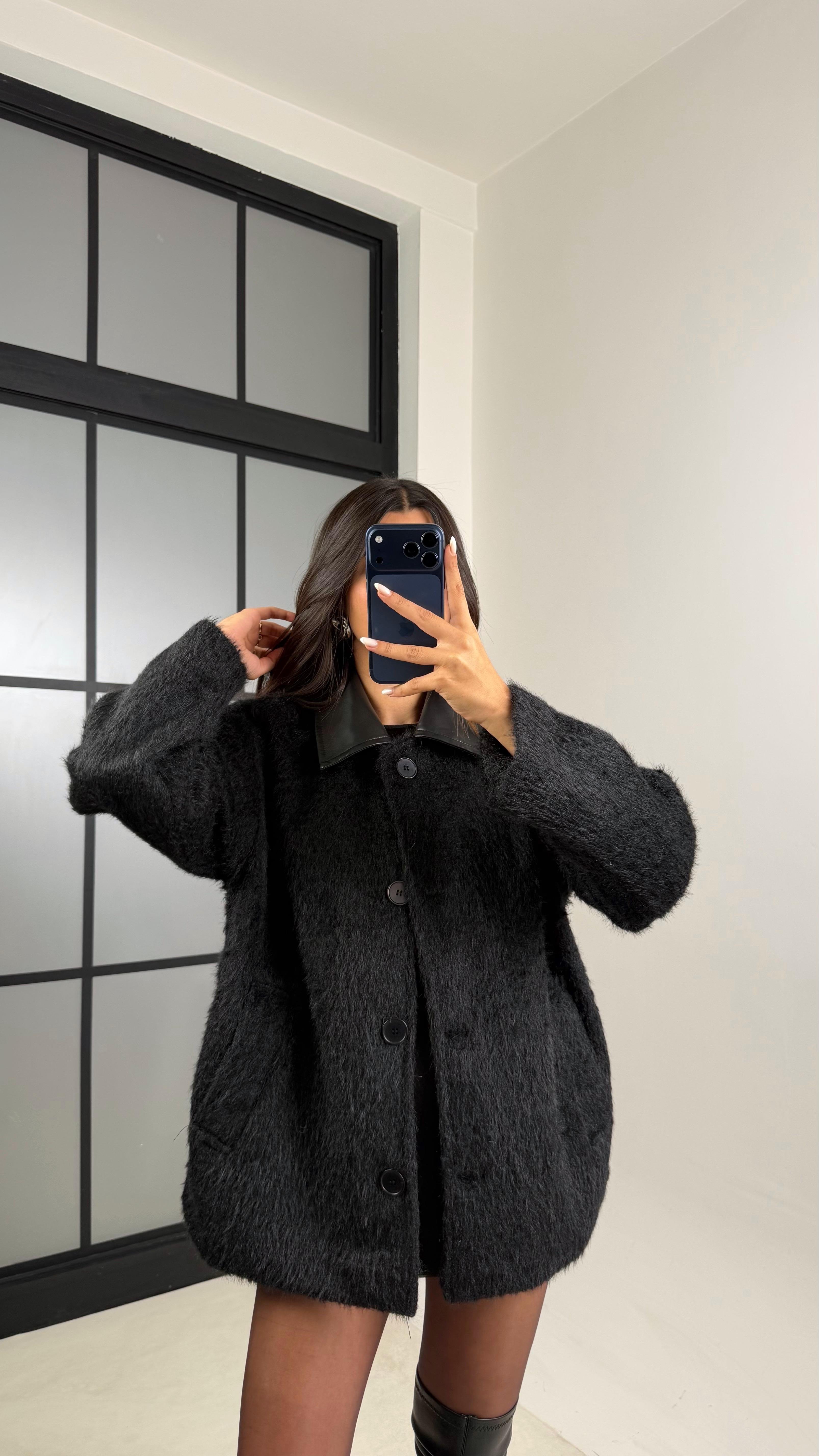 Siyah Deri Yaka Detaylı Astarlı Peluş Ceket GAUS-00595GAUS السترات  GAUS-00595