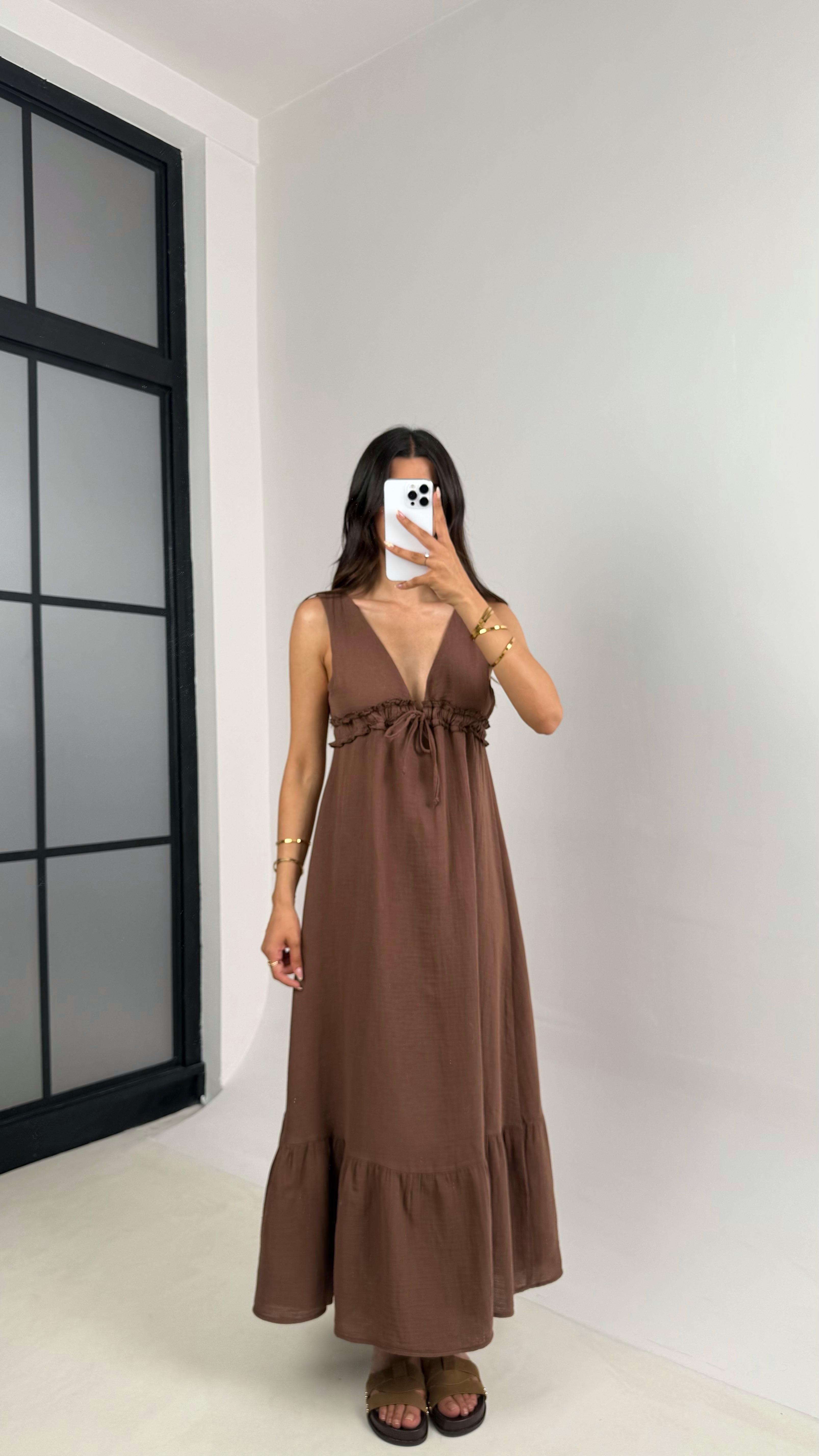 Kahve V Yaka Beli Ayarlanabilir Lastikli Astarlı Müslin Elbise Gaus00680GausELBİSEGU1002572