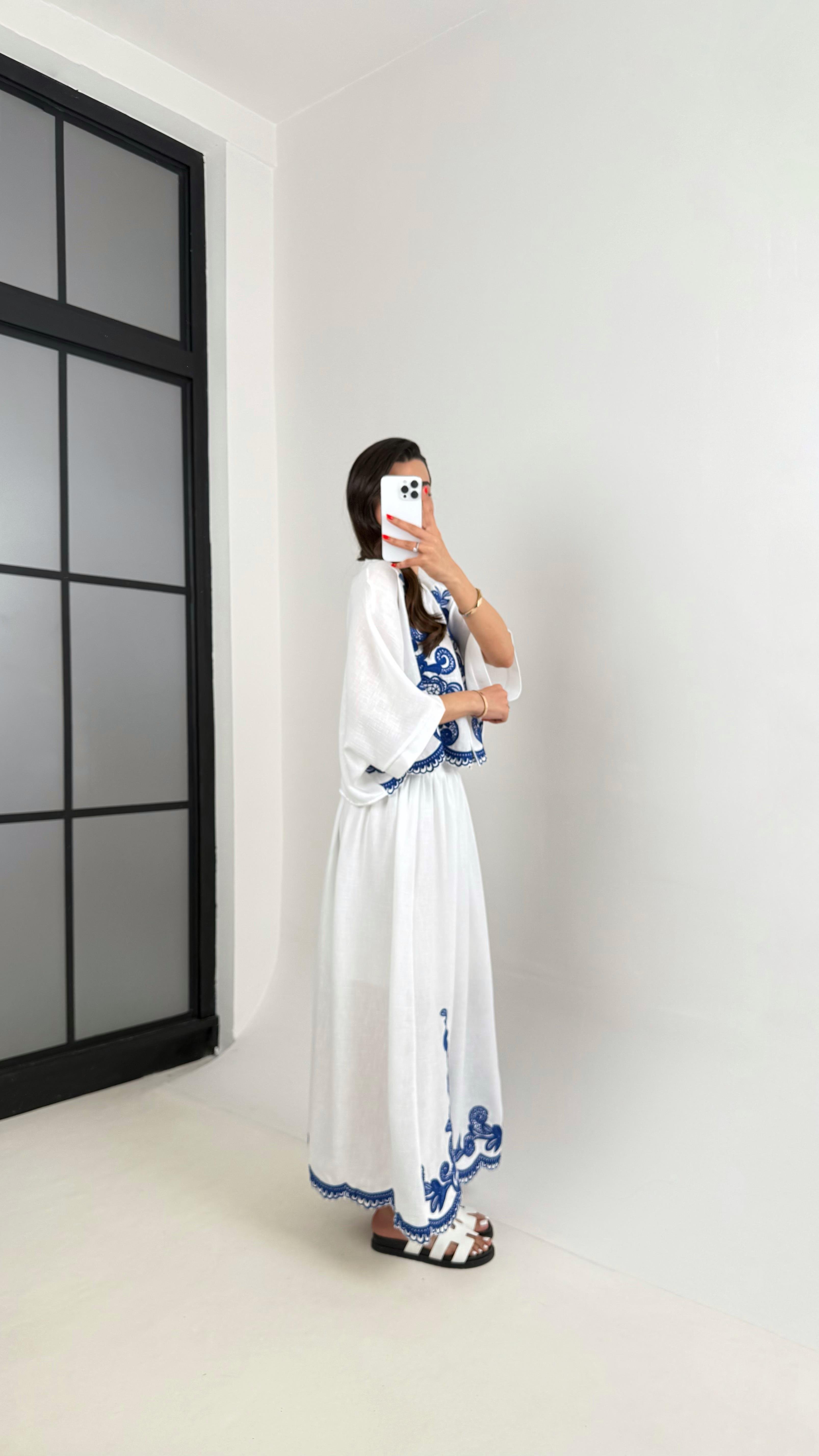 Beyaz Mavi Çiçek Nakışlı Gömlek Etek Keten Takım Gaus00455GausTAKIMGU1002062