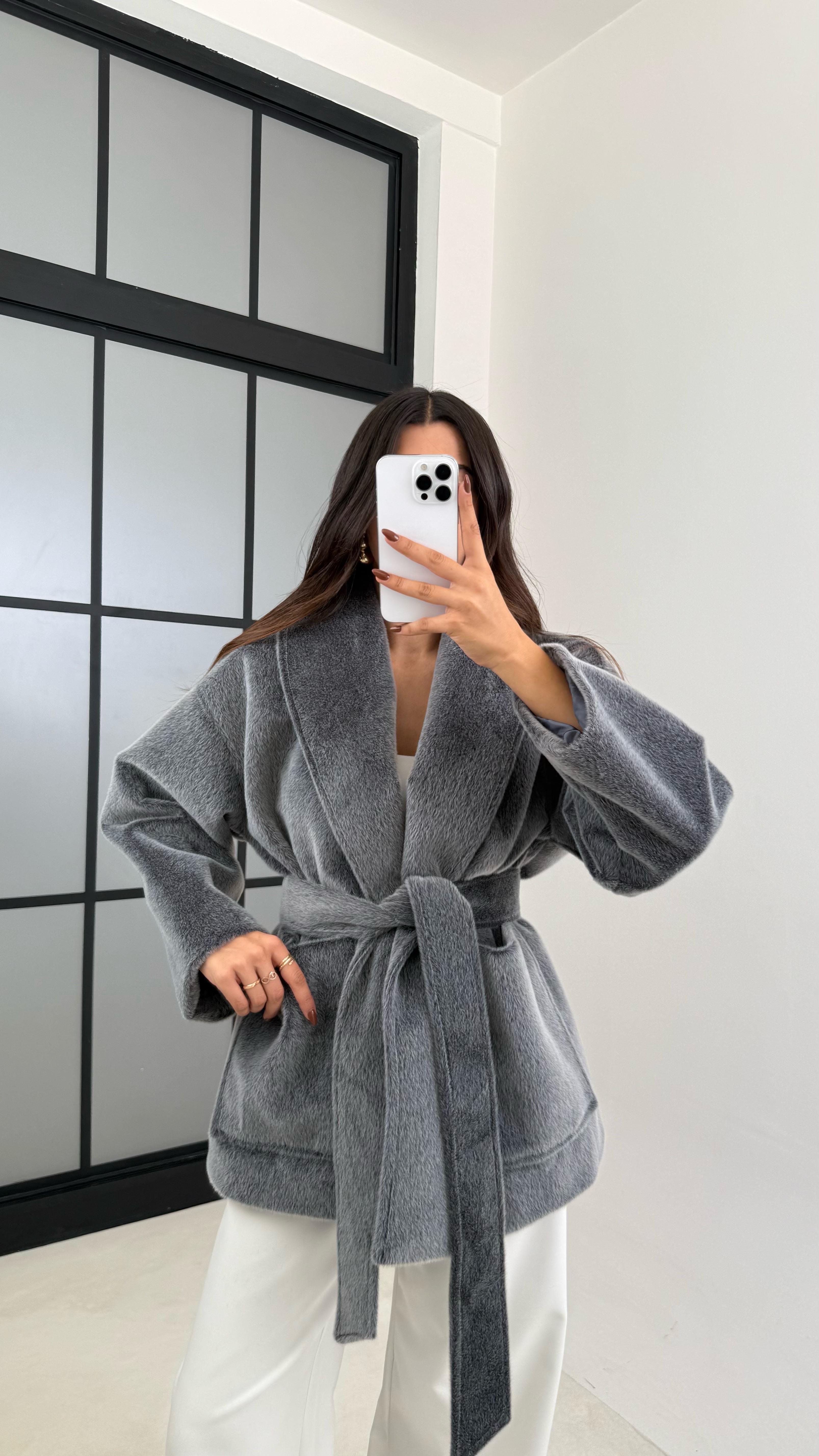 Gri Kuşaklı Astarlı Peluş Kaban GAUS-00183GAUS السترات  GAUS-00183