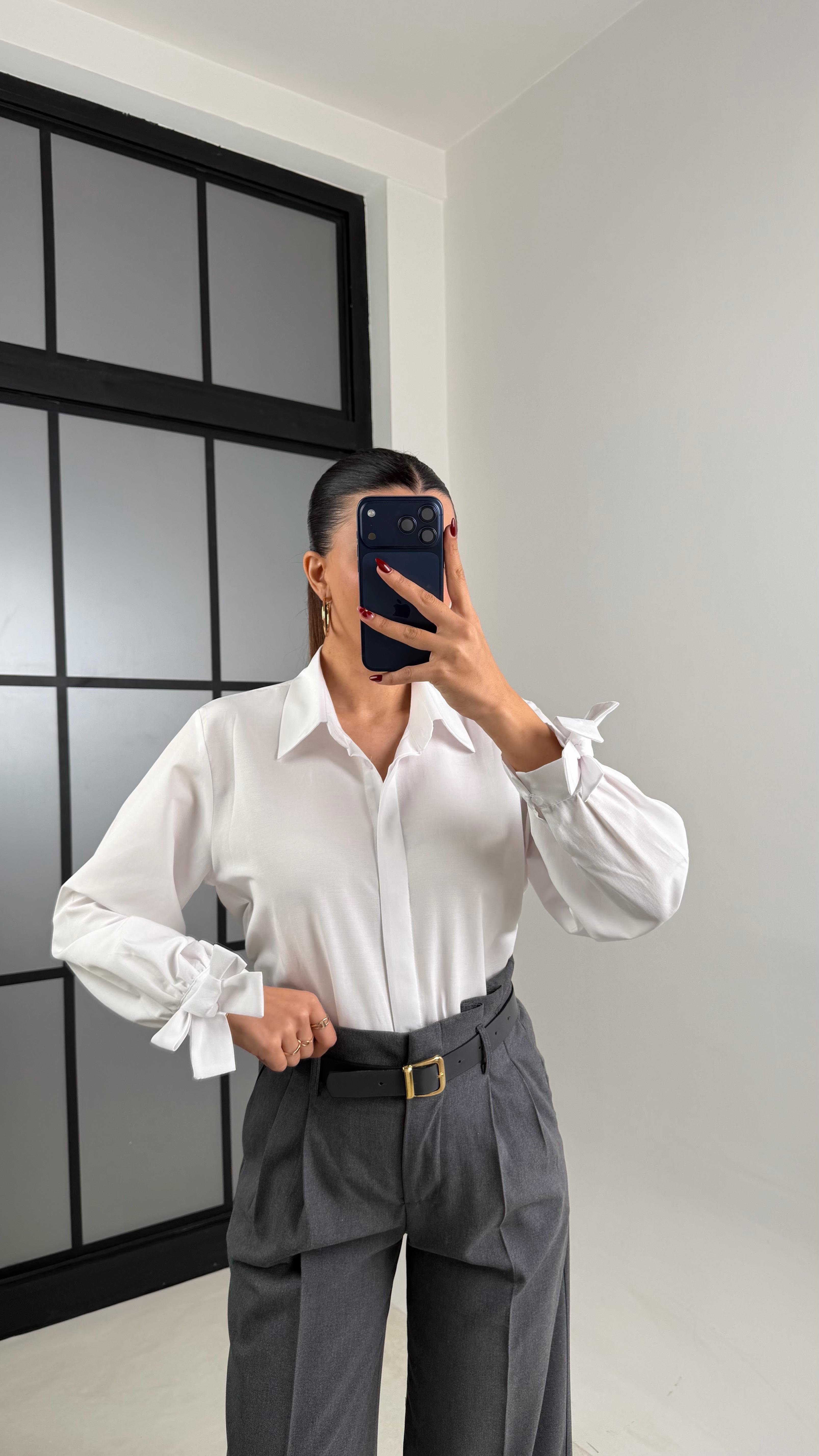 Beyaz Kol Kurdele Detaylı Gömlek GAUS-00680GAUS القمصان GAUS-00680