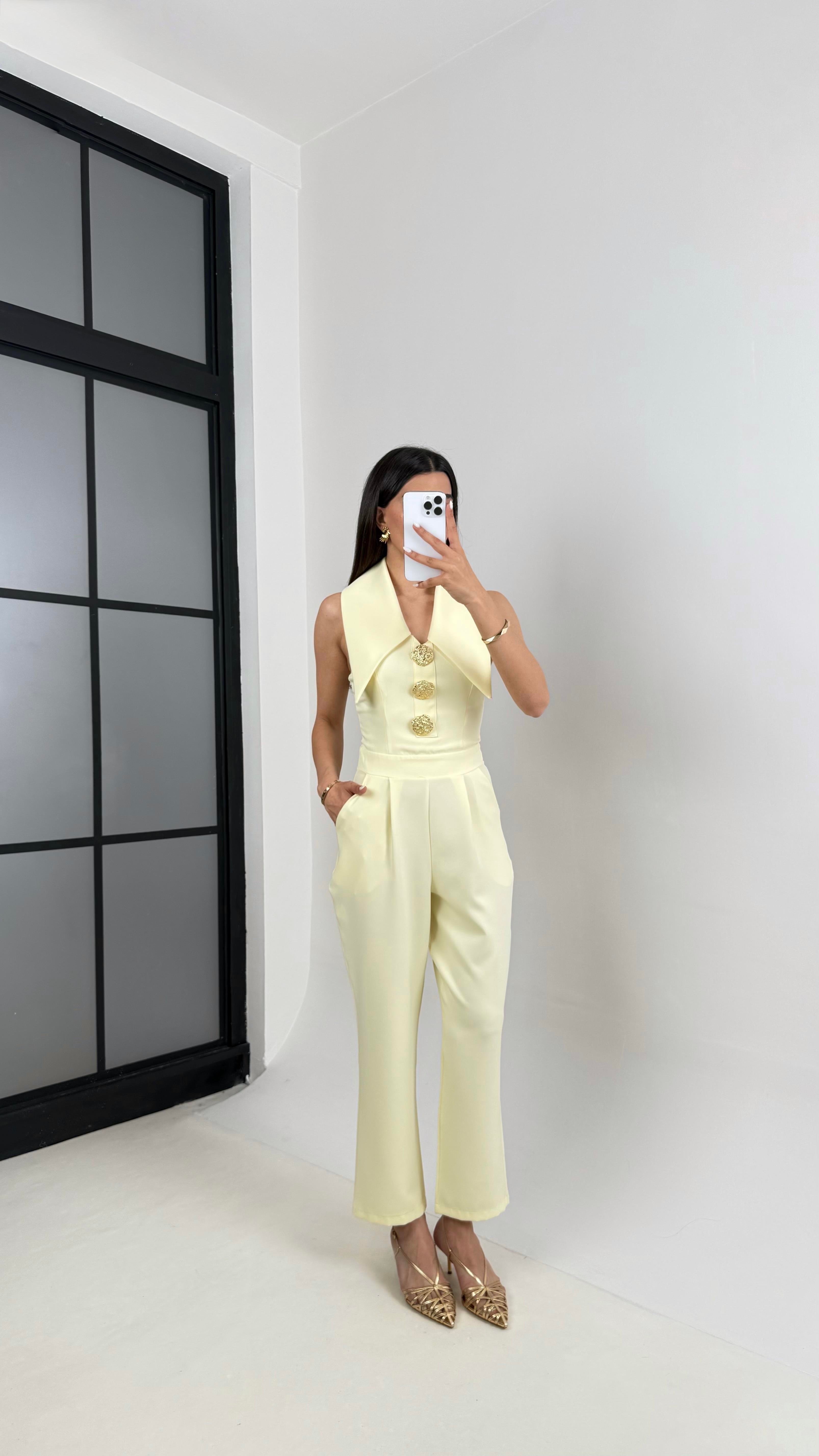 Sarı Yaka Detaylı Gold Düğmeli Cepli Tasarım Tulum Gaus00452GausTULUMGU1002052