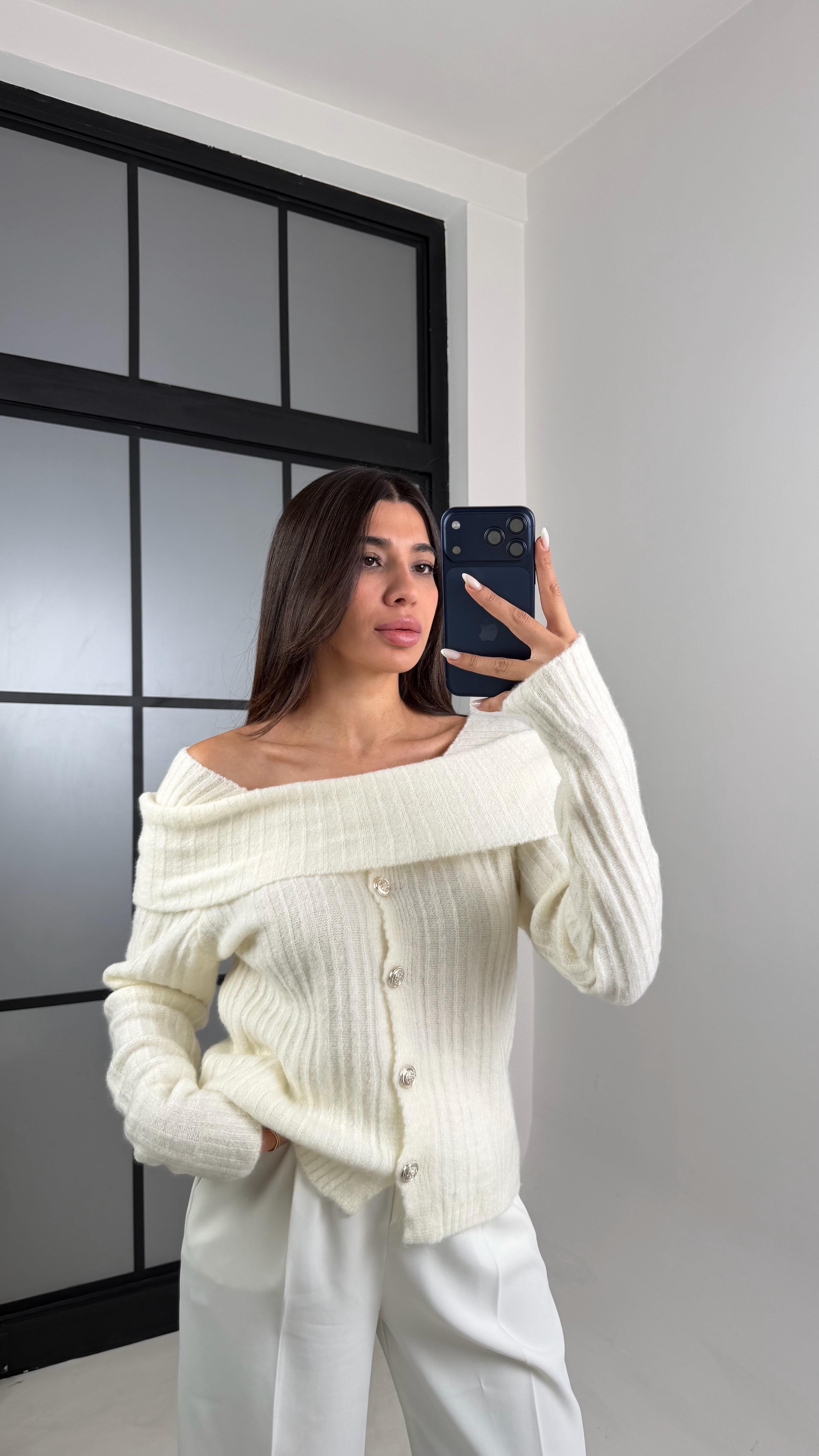 Ekru Madonna Yaka Düğmeli Triko Kazak GAUS-00612GAUS الكنزات GAUS-00612