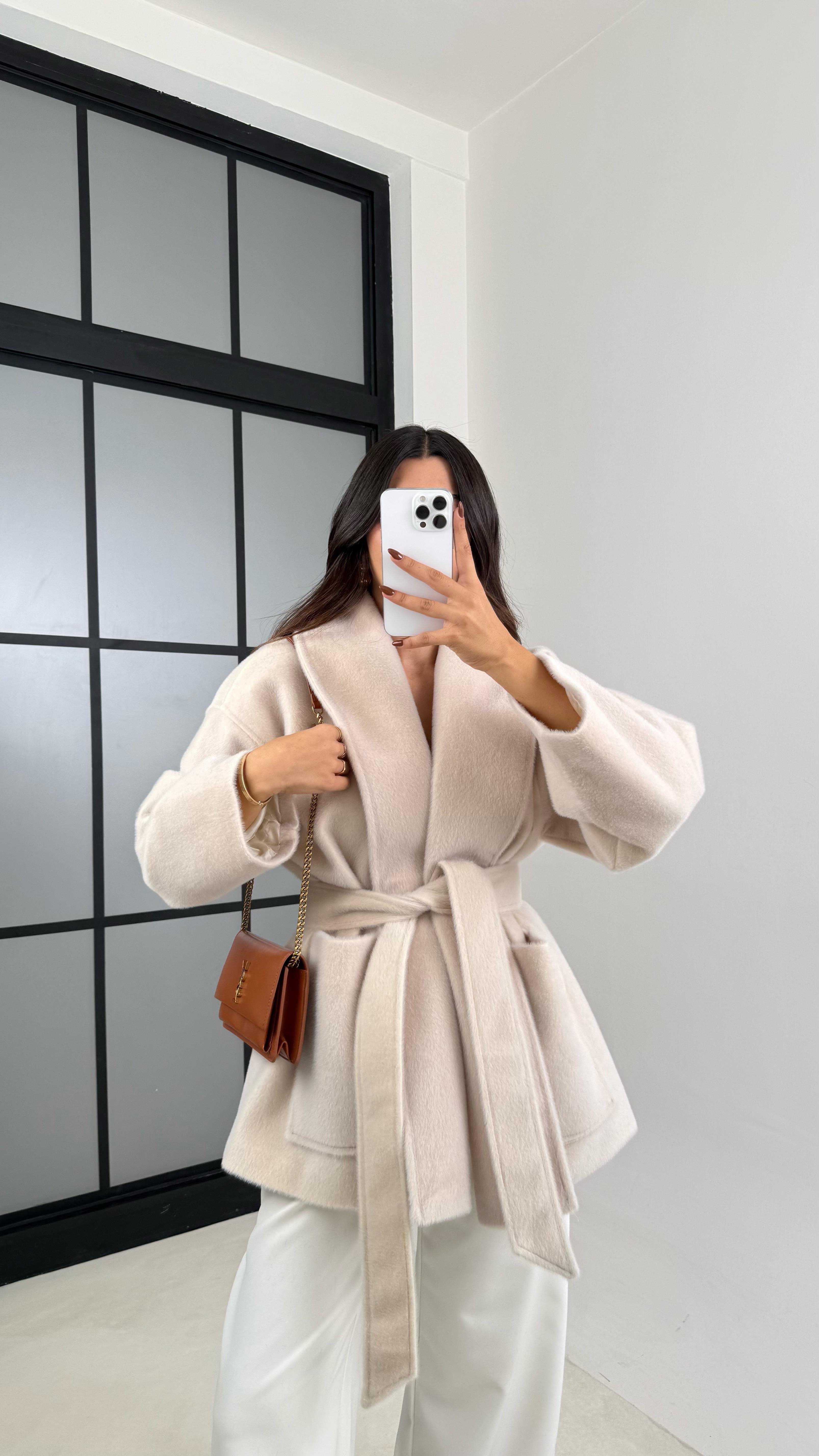 Ekru Kuşaklı Astarlı Peluş Kaban GAUS-00183GAUS السترات  GAUS-00183