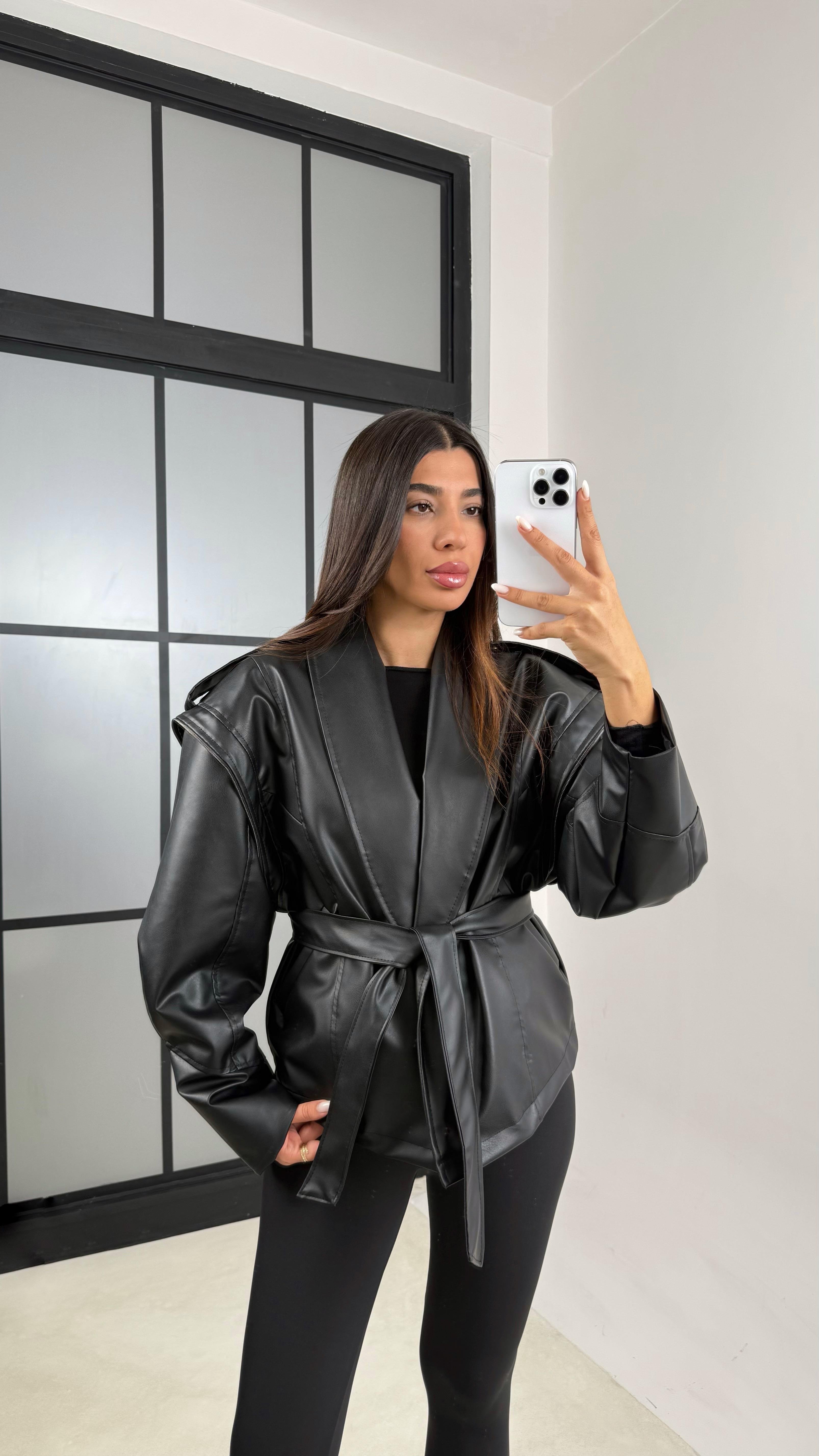 Siyah Fermuar Detaylı Astarlı Kuşaklı Tasarım Deri Ceket GAUS-00599GAUS السترات  GAUS-00599