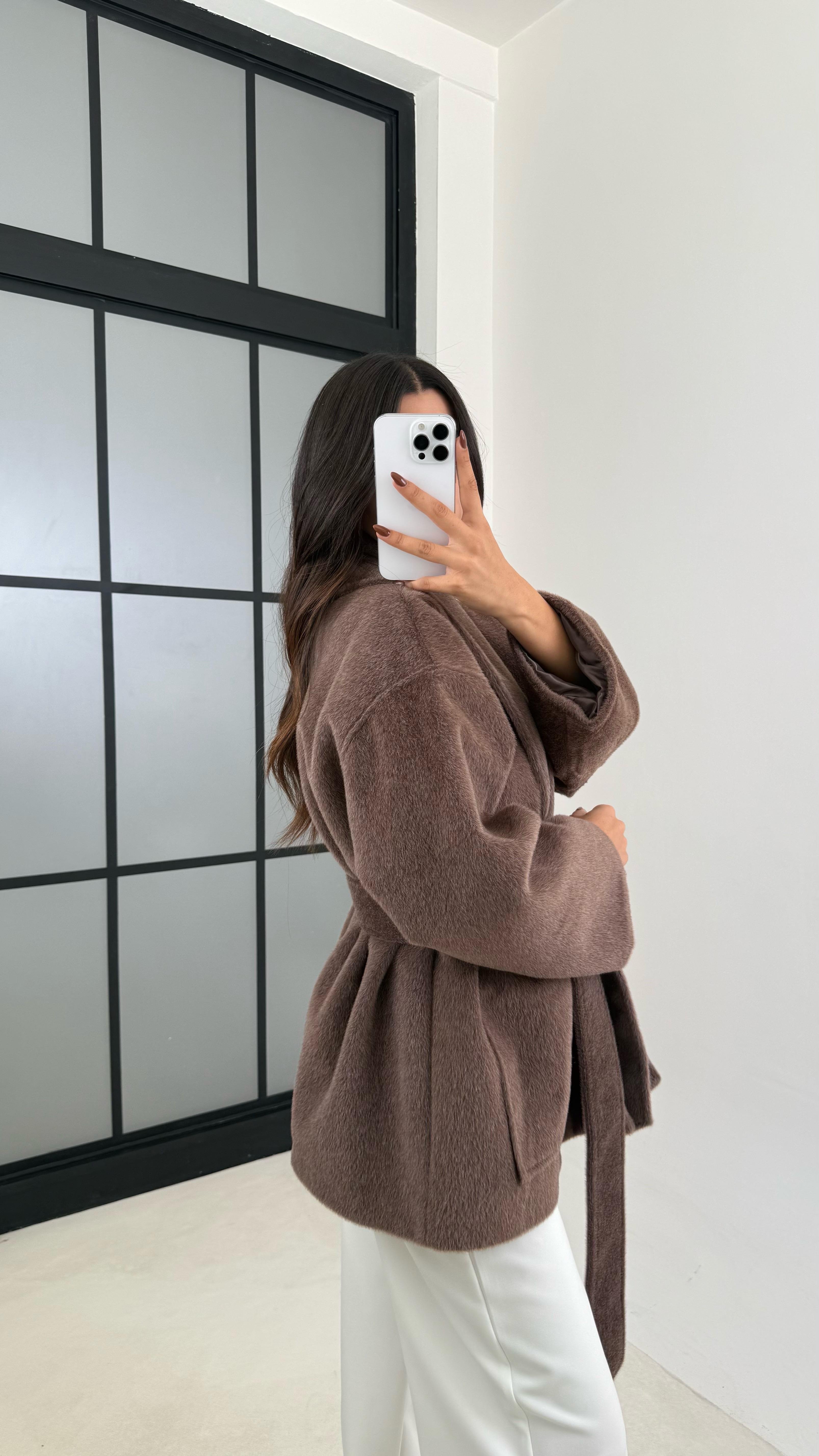 Kahve Kuşaklı Astarlı Peluş Kaban GAUS-00183GAUS السترات  GAUS-00183