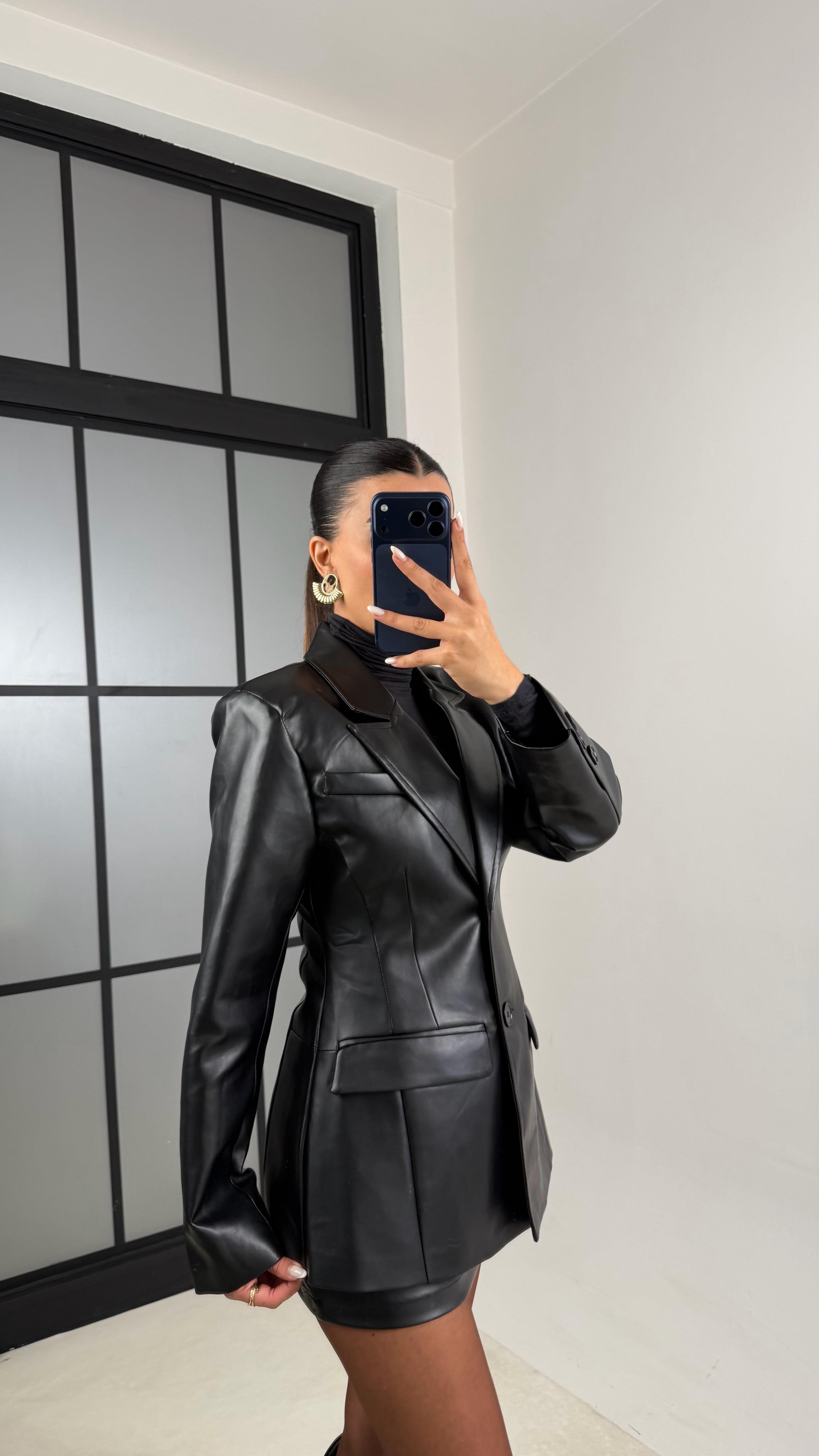 Siyah Astarlı Vatkalı Blazer Ceket Etek Premium Deri Takım GAUS-00657GAUSTAKIMGAUS-00657