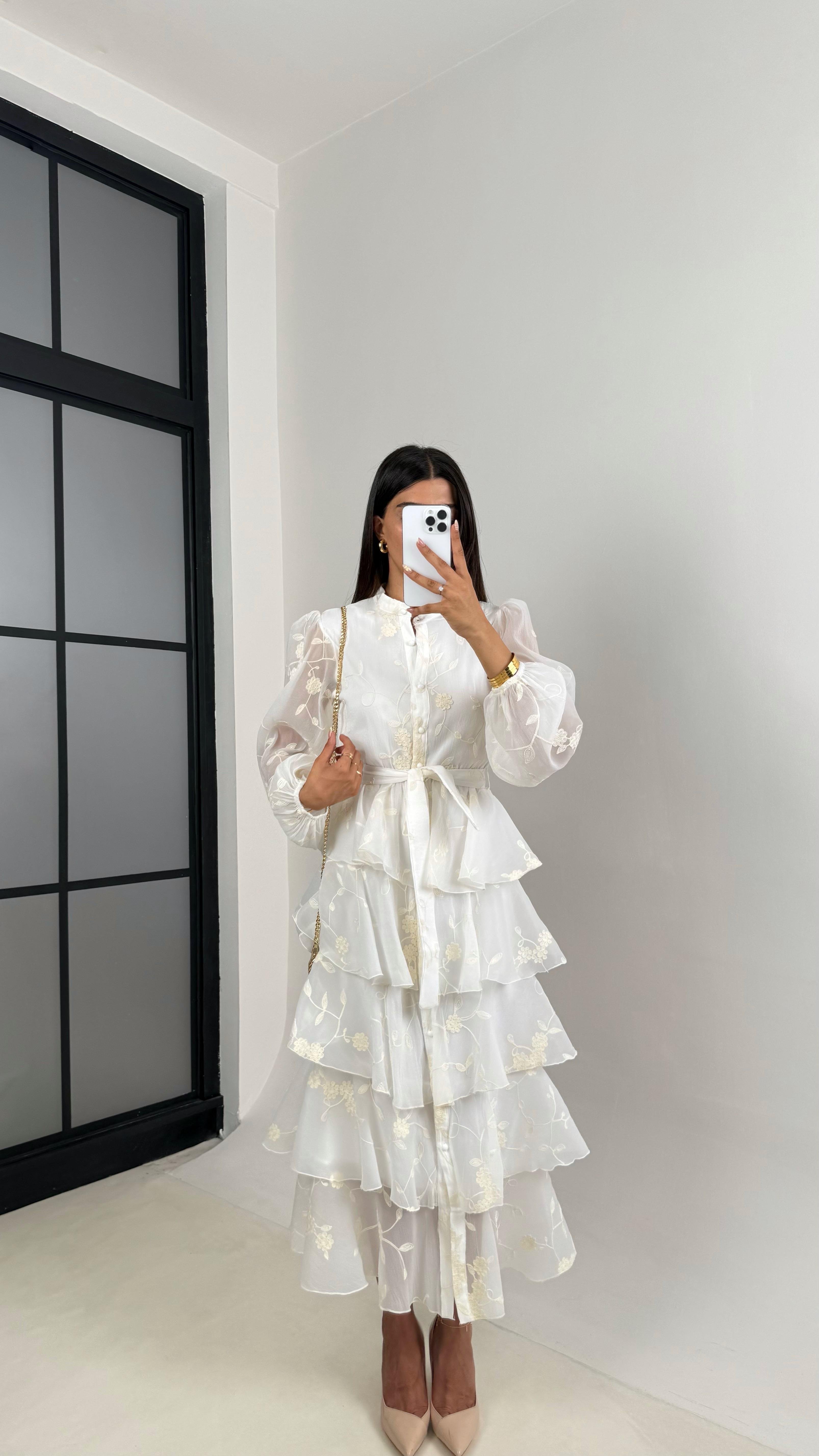 Ekru Çiçek Nakışlı Önü Düğmeli Kuşaklı Katlı Tasarım Elbise Gaus00672GausELBİSEGU1002550