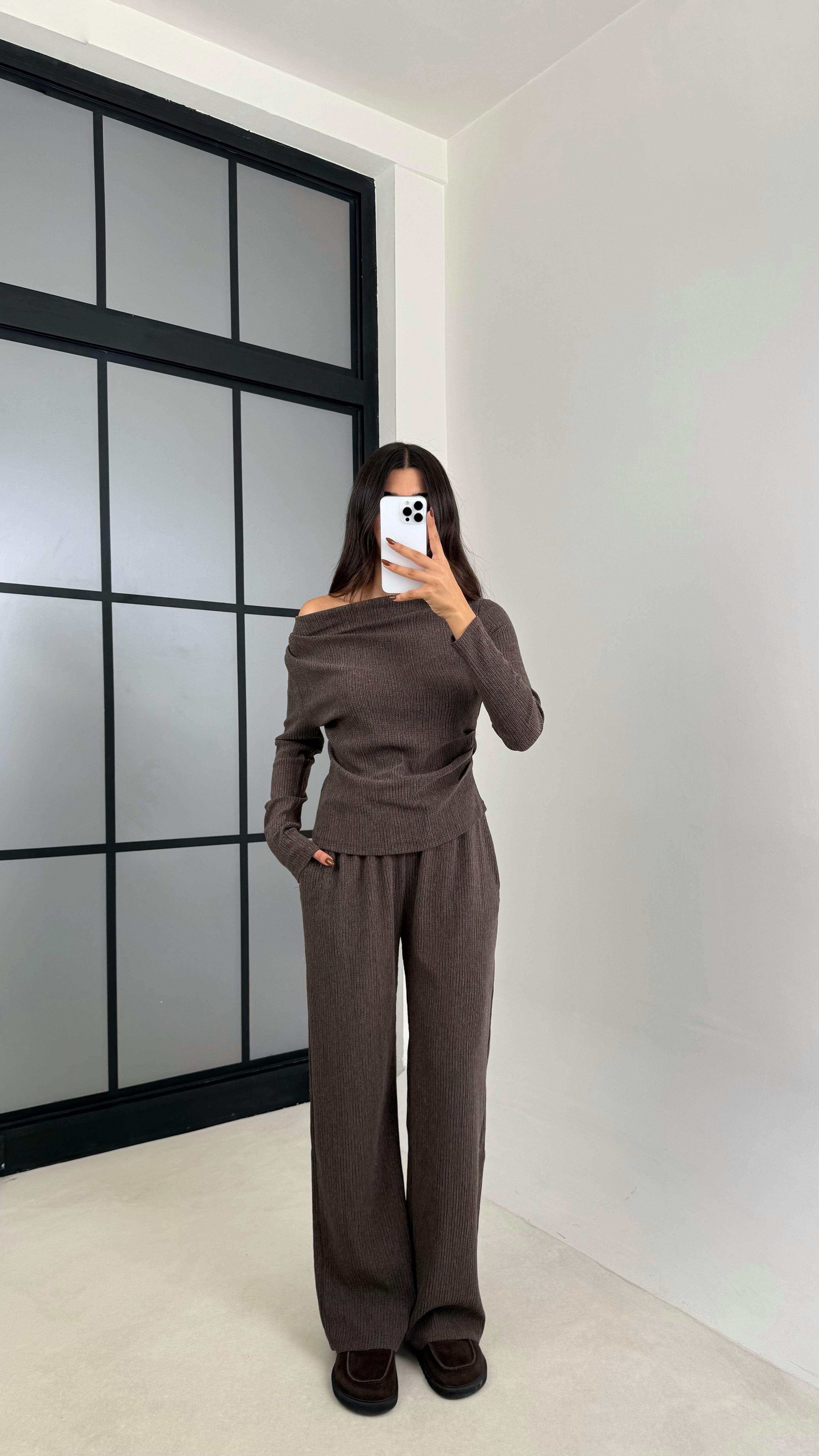 Vizon Asimetrik Yaka Bluz Beli Lastikli Pantolon İkili Gofre Kumaş Takım GAUS-00170GAUSTAKIMGAUS-00170