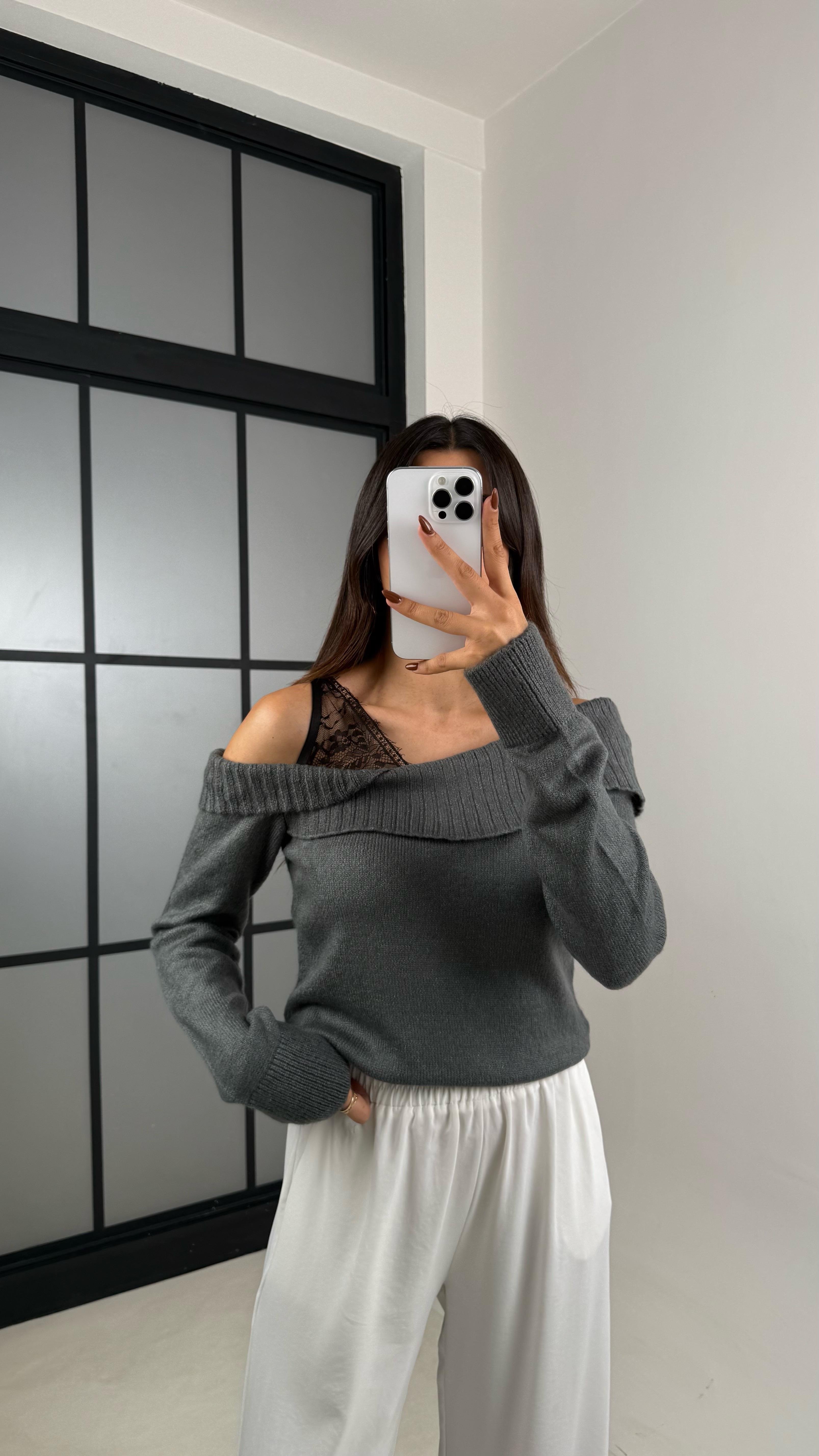 Antrasit Dantel Detaylı Omzu Açık Triko Kazak GAUS-00205GAUS الكنزات GAUS-00205