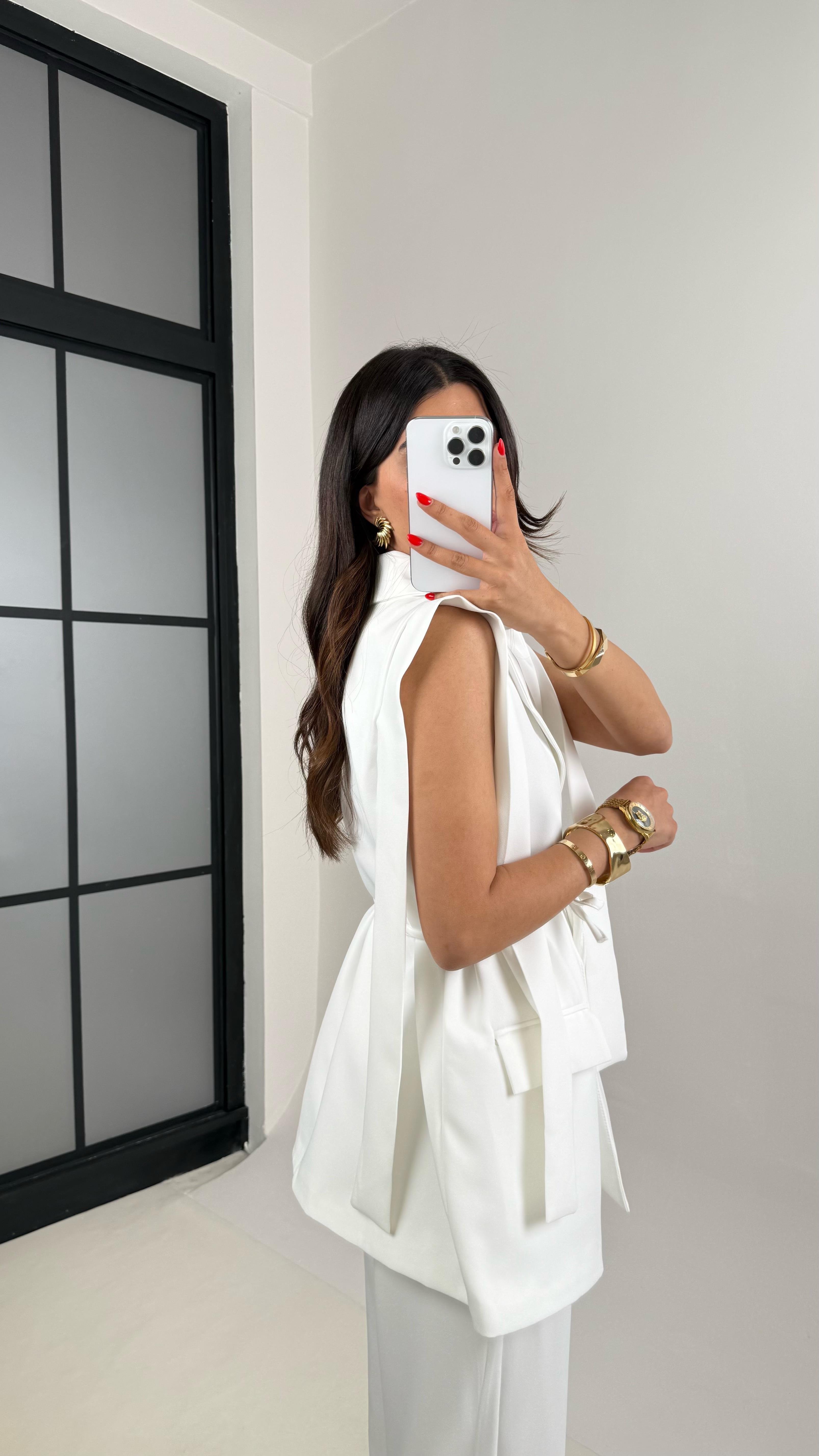 Beyaz Omuz Detaylı Kuşaklı Astarlı Yelek Cepli Pantolon Kumaş Takım Gaus00476GausTAKIMGU1002113