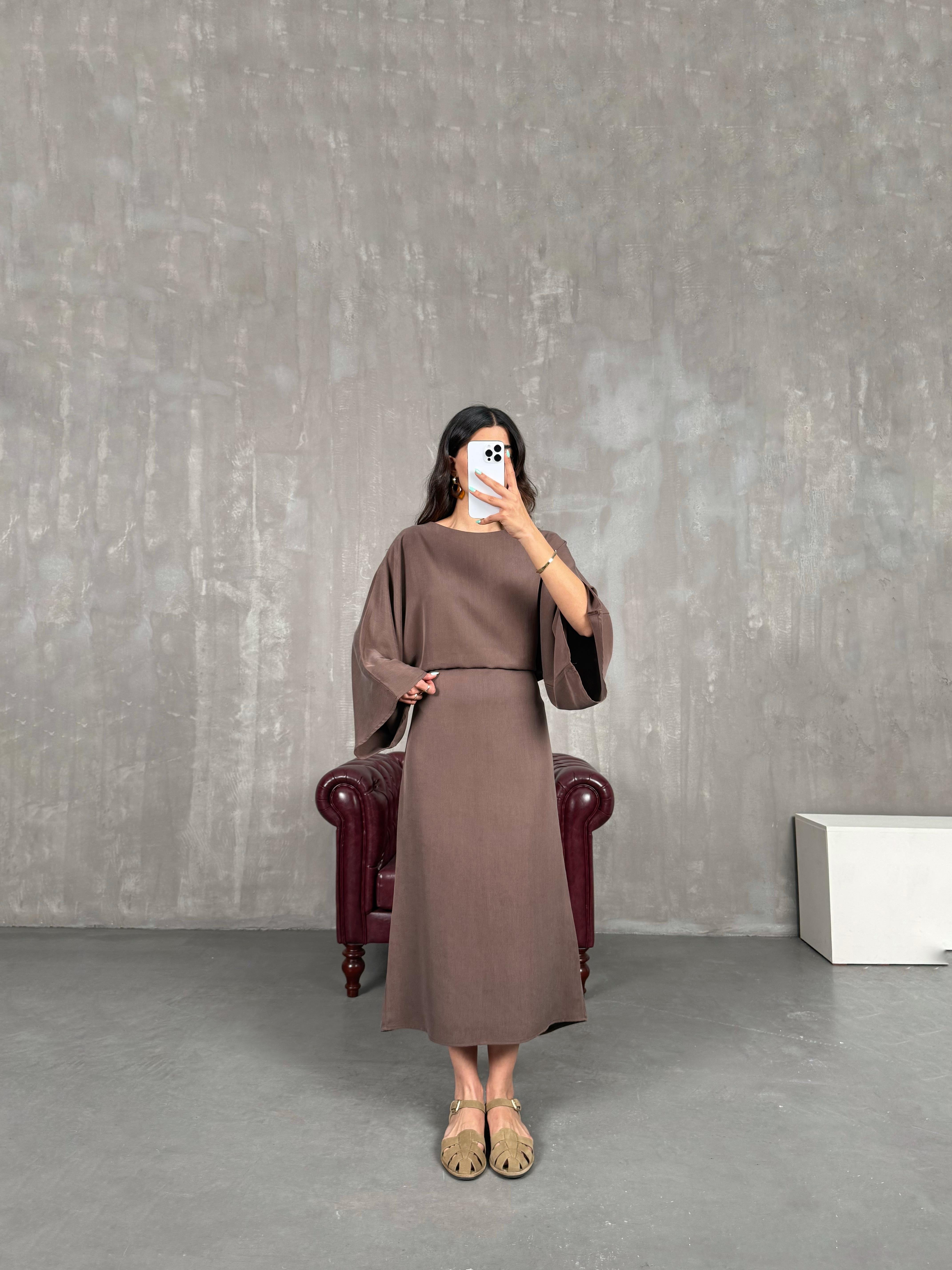 Kahve Yarasa Kol Kuşaklı Yırtmaçlı Tensel Elbise Gaus00225GausELBİSEGU1001521