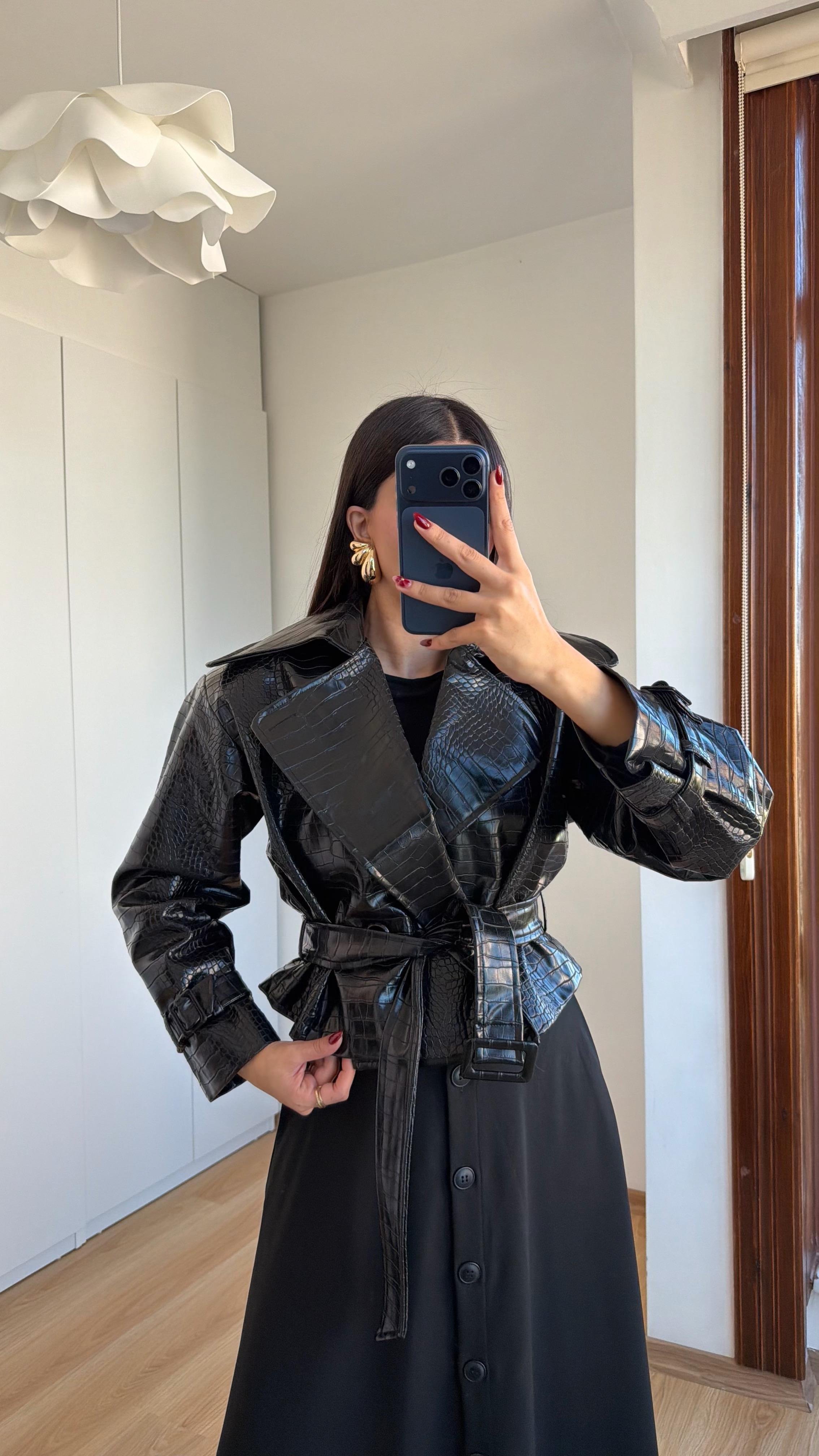 Siyah Yılan Derisi Desenli Kuşaklı Astarlı Deri Ceket GAUS-00619GAUS السترات  GAUS-00619