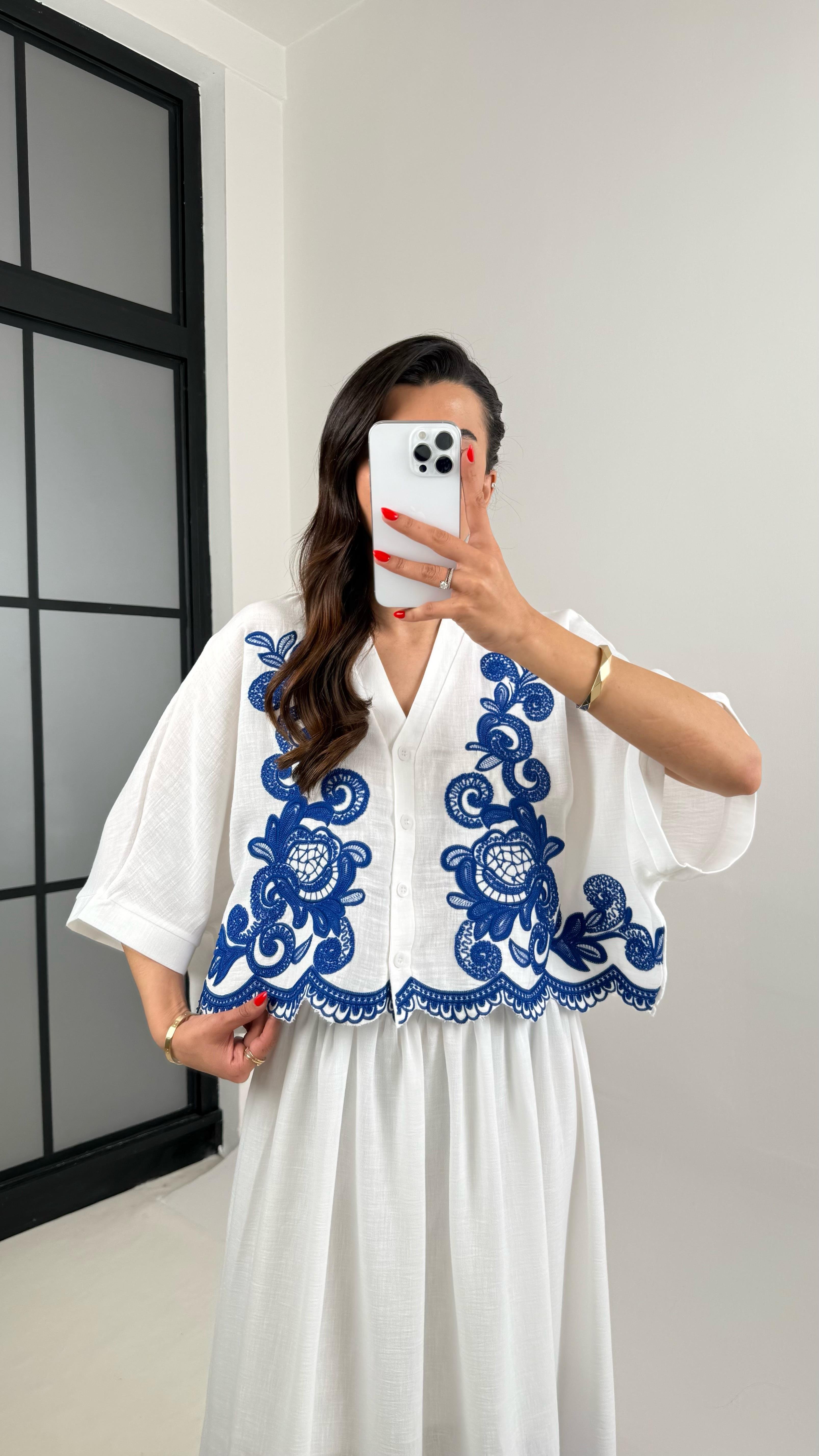 Beyaz Mavi Çiçek Nakışlı Gömlek Etek Keten Takım Gaus00455GausTAKIMGU1002062