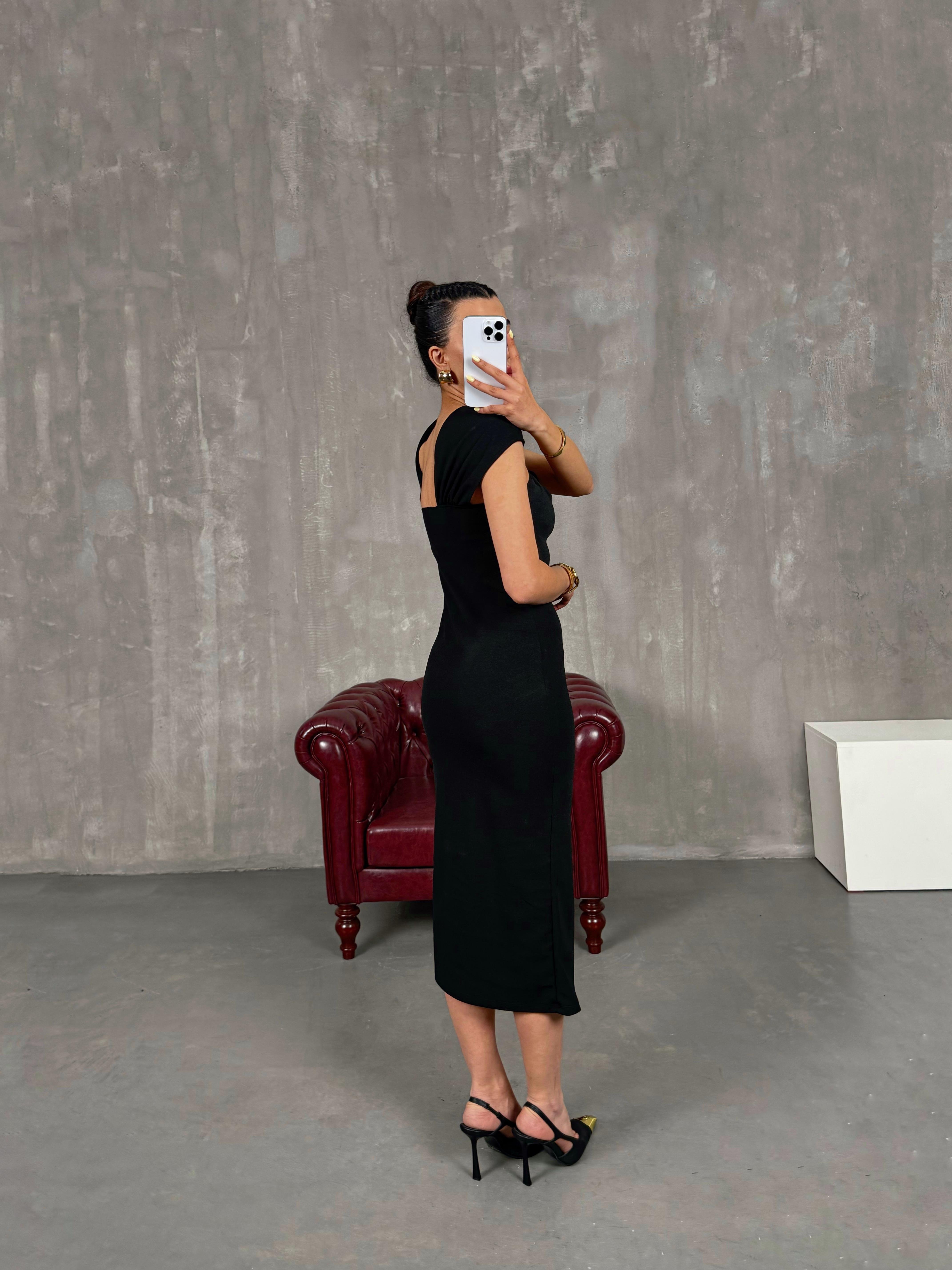 Siyah Göğüs Gold Toka Detaylı Tasarım Elbise Gaus00122GausELBİSEGU1001276