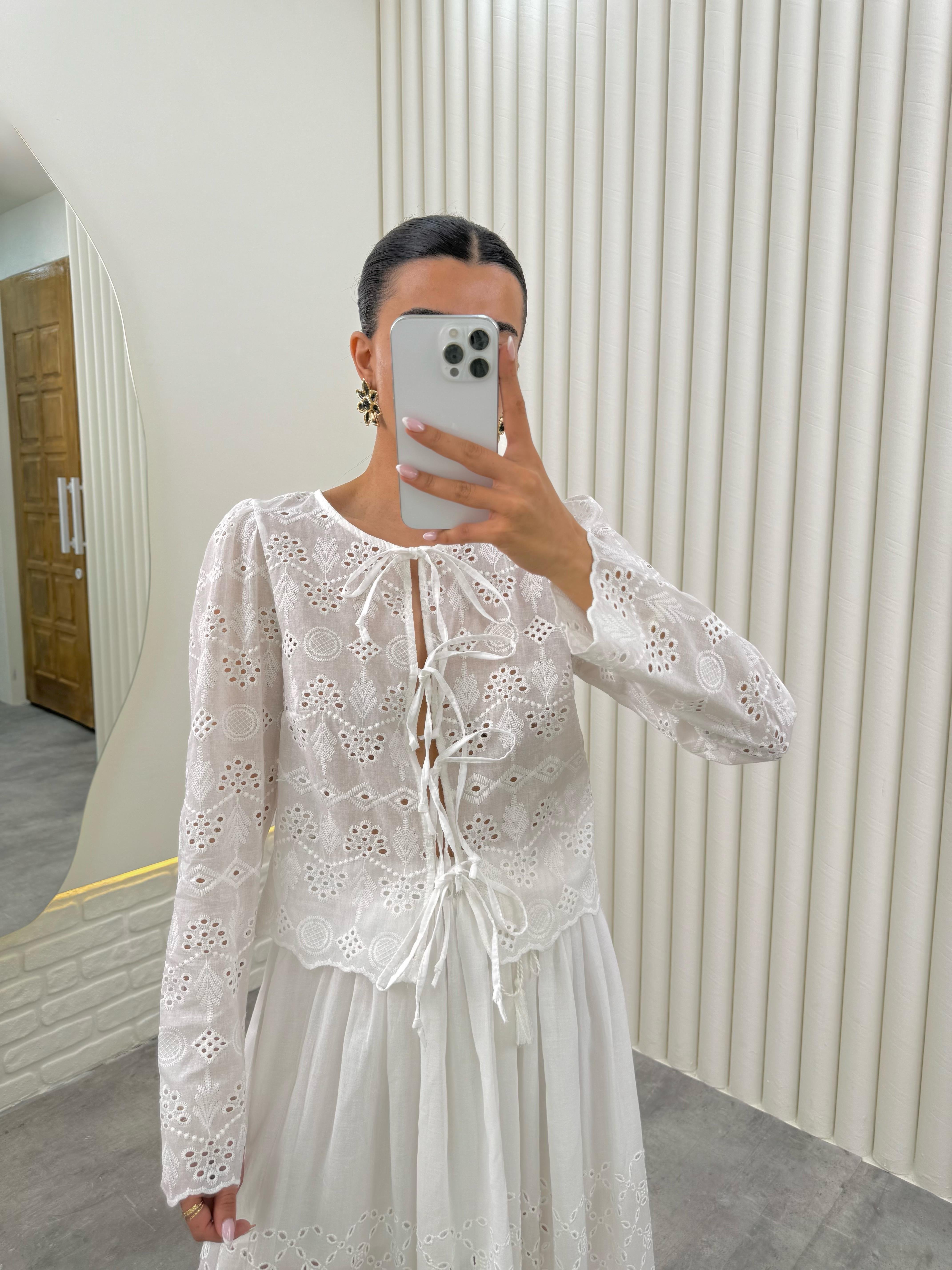 Beyaz Önden Bağlamalı Fistolu Tasarım Gömlek Gaus00283GausGÖMLEKGU1001659