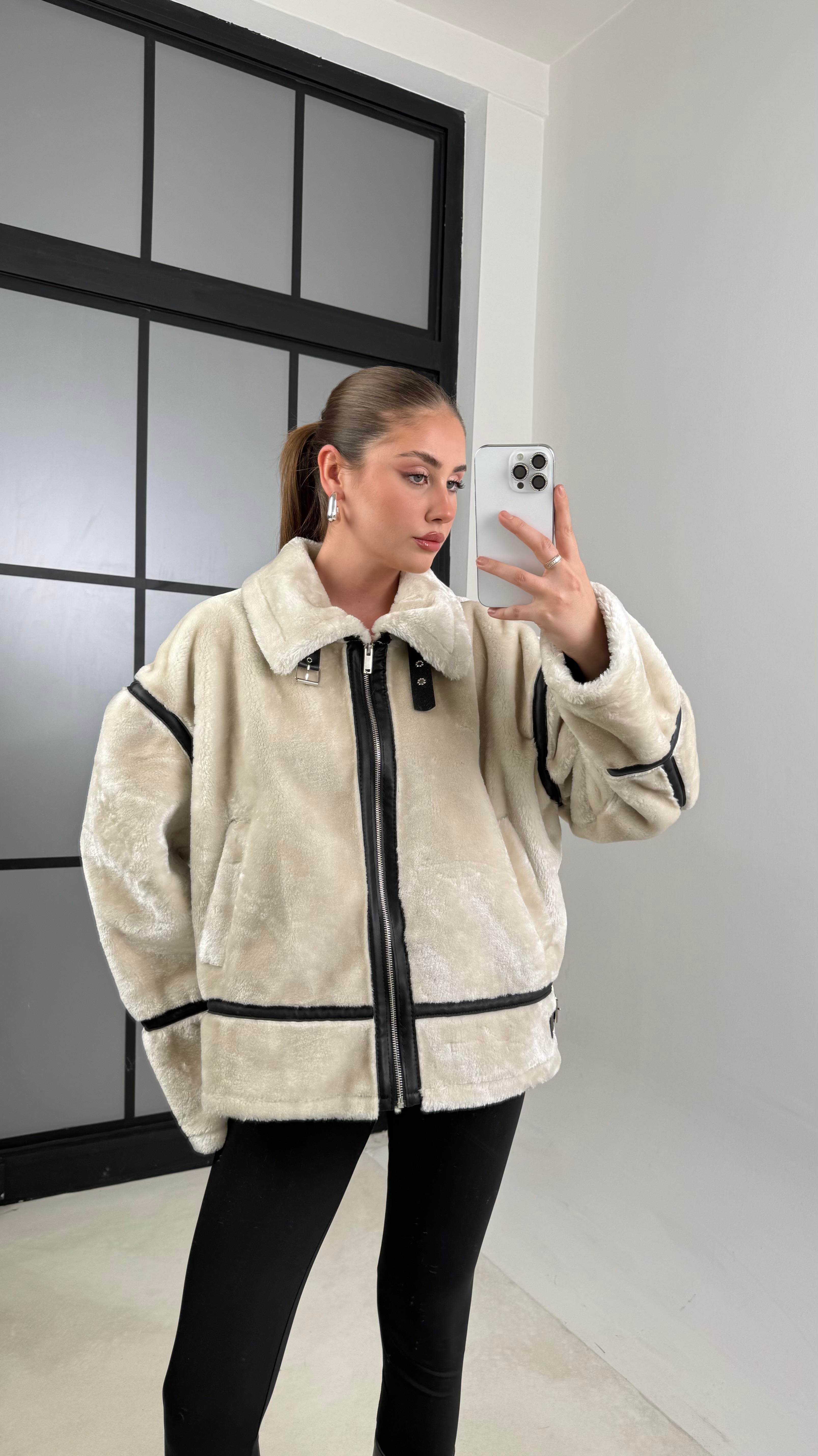 Ekru Tavşan Tüylü Görünümlü Yakalı Kürk Mont GAUS-00614GAUS الجواكيت GAUS-00614