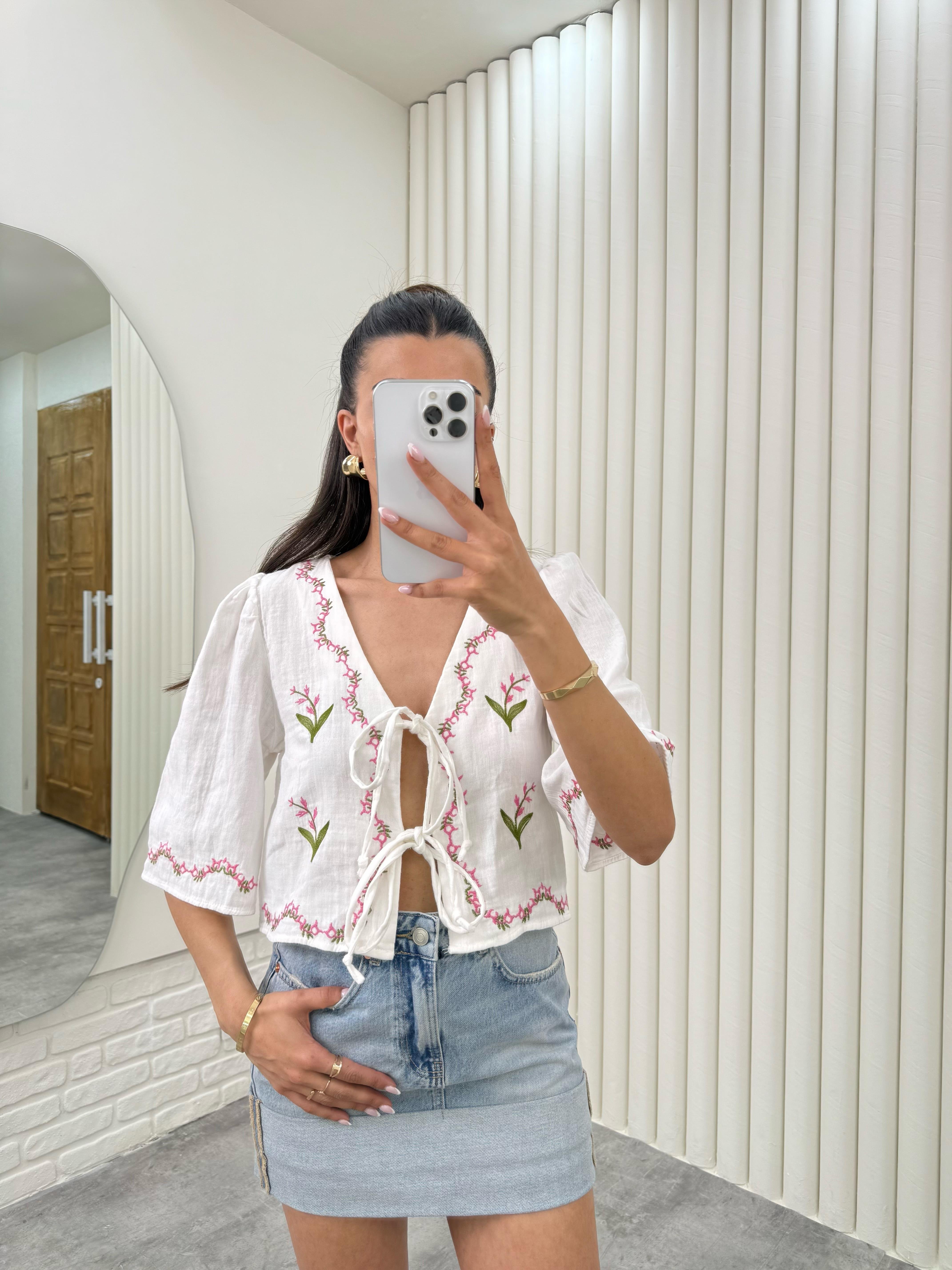 Beyaz Çiçek Nakışlı Önden Bağlamalı Keten Gömlek Gaus00306GausGÖMLEKGU1001700