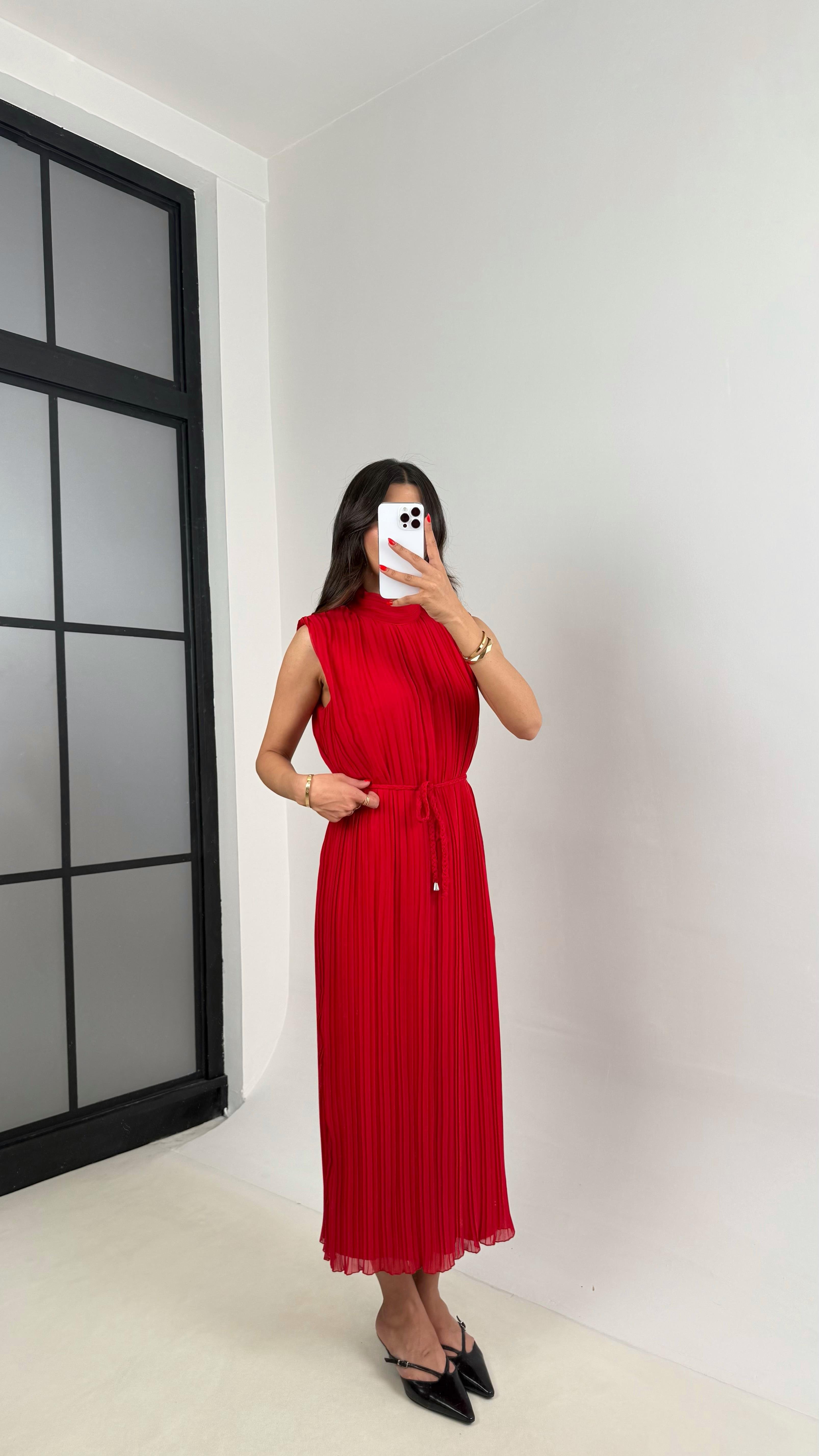 Kırmızı Kemerli Astarlı Kırışık Elbise Gaus00509GausELBİSEGU1002193