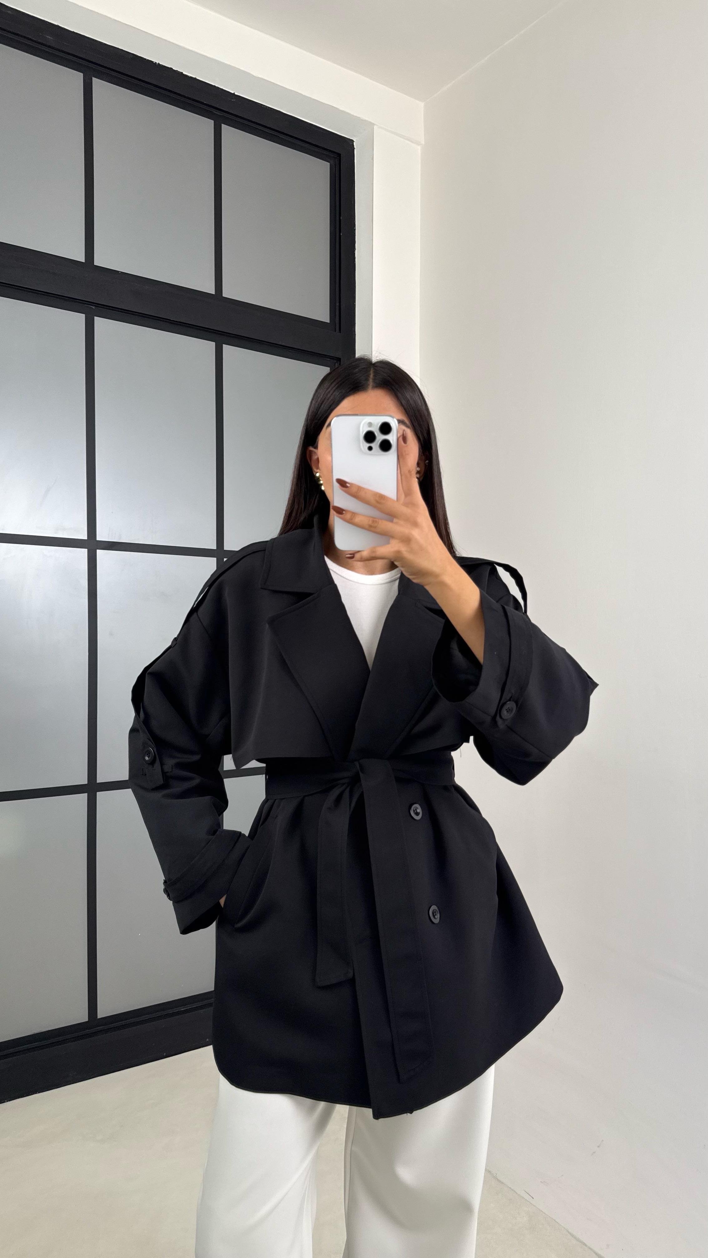 Siyah Astarlı Cep Detaylı Kuşaklı Kısa Trençkot GAUS-00192GAUSمعاطف الترنشكوت GAUS-00192