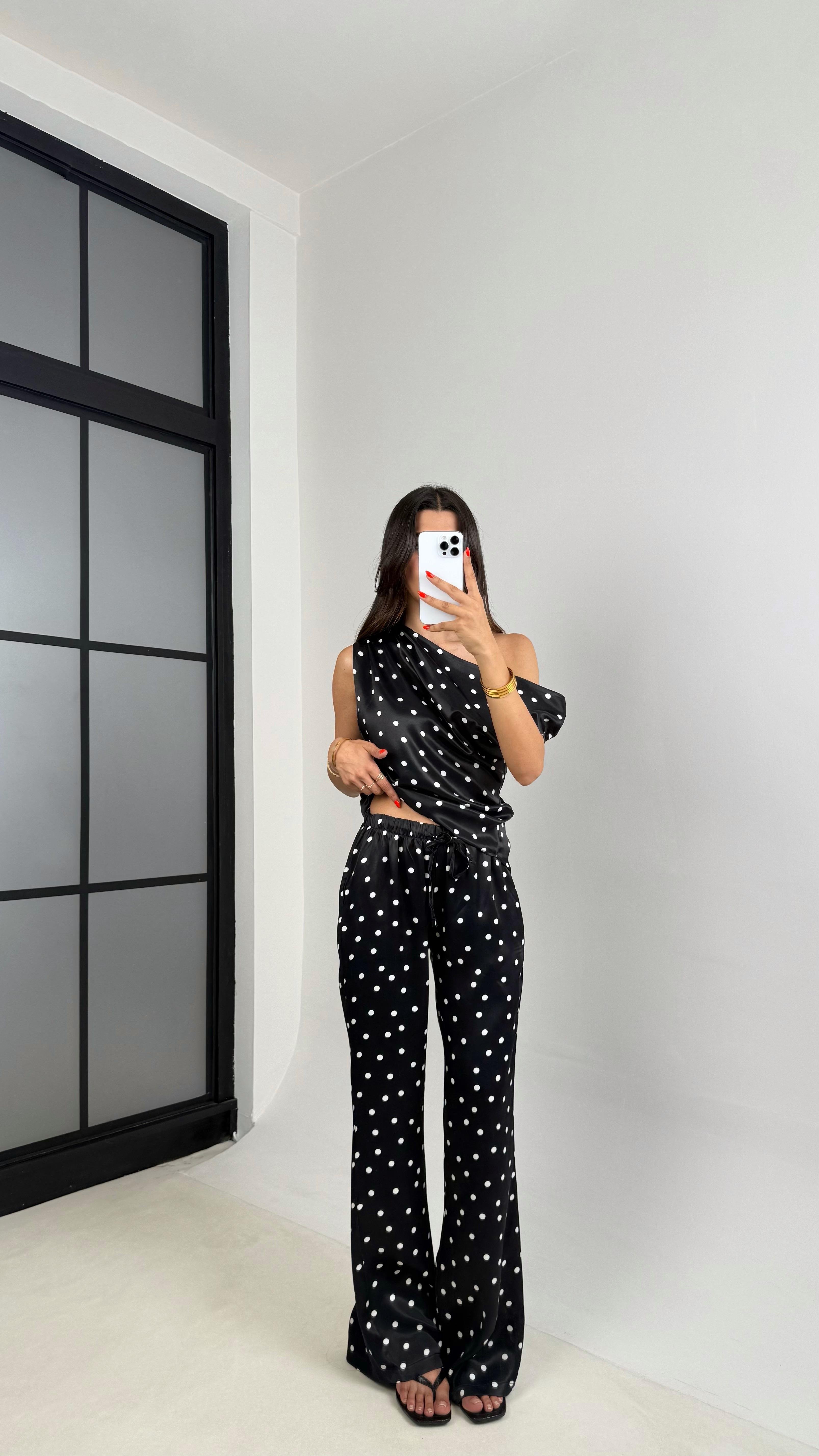 Siyah Puantiyeli Asimetrik Kesim Bluz Beli Lastikli Pantolon Saten Takım GAUS-007GAUSTAKIMGAUS-007