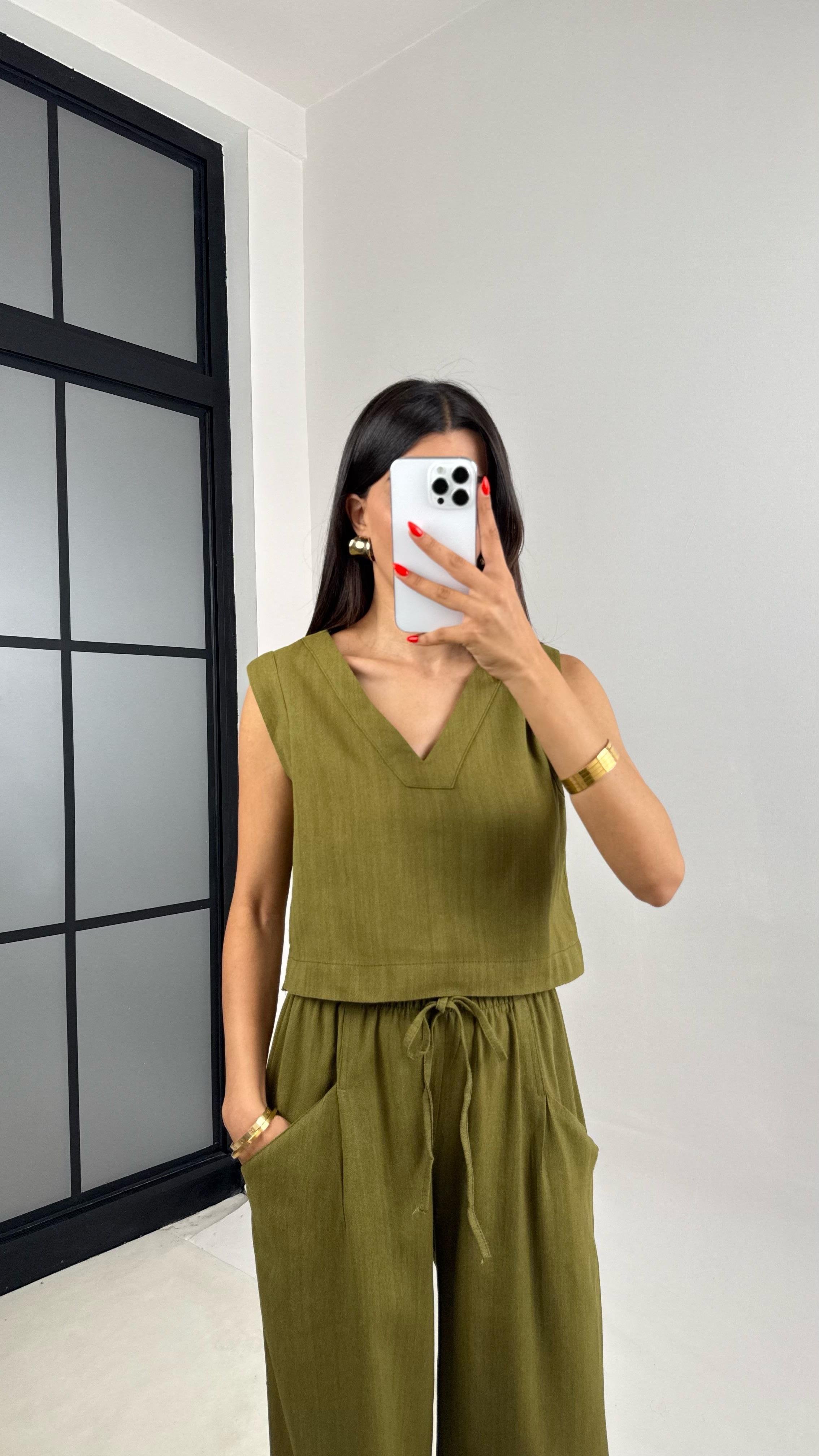 Yeşil V Yaka Bluz Beli Lastikli Balon Pantolon Muadil Keten Takım GAUS-0016GAUSTAKIMGAUS-0016