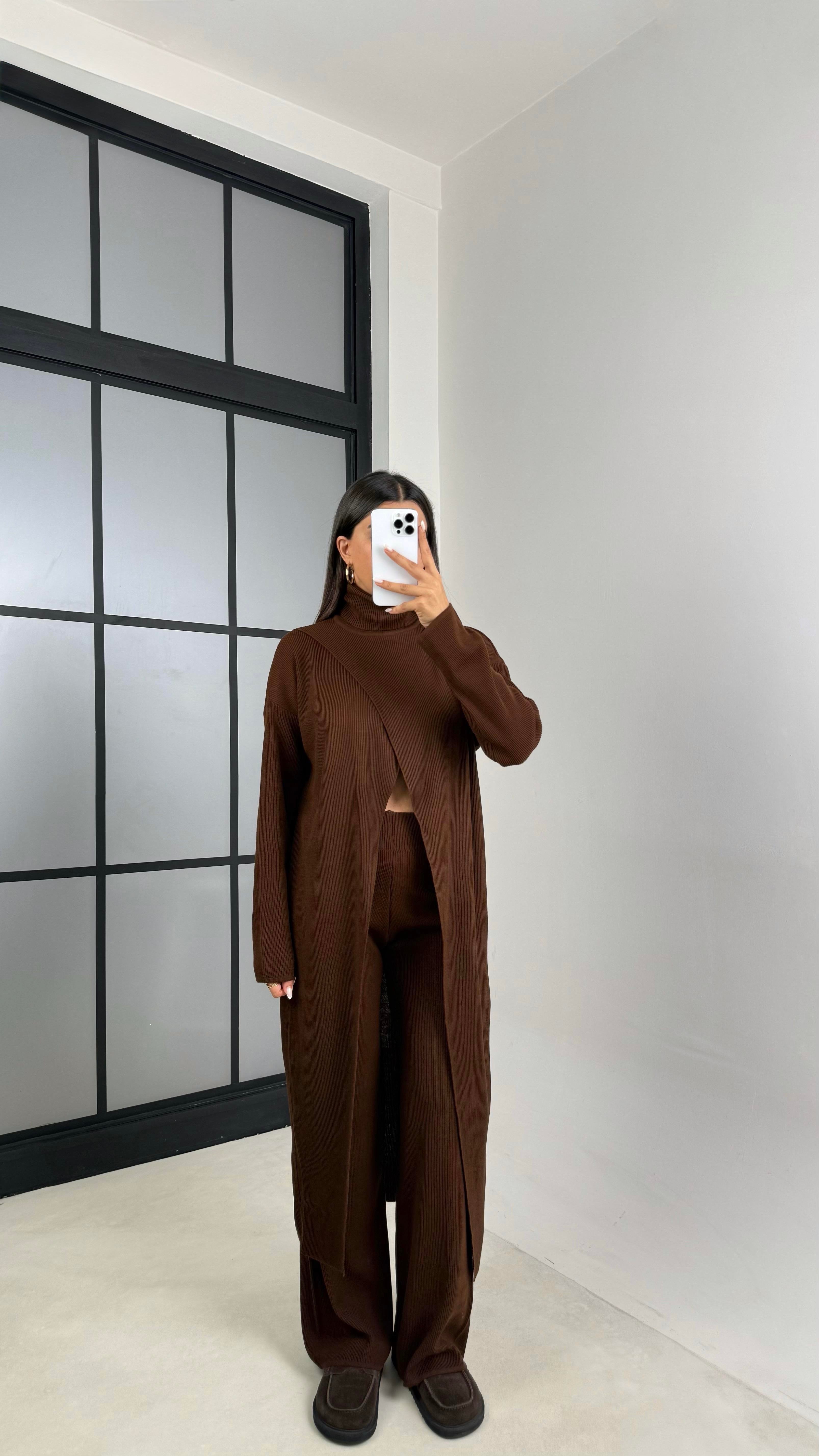 Kahve Balıkçı Yaka Asimetrik Kesim Kazak Beli Lastikli Pantolon İkili Triko Takım GAUS-00591GAUSTAKIMGAUS-00591