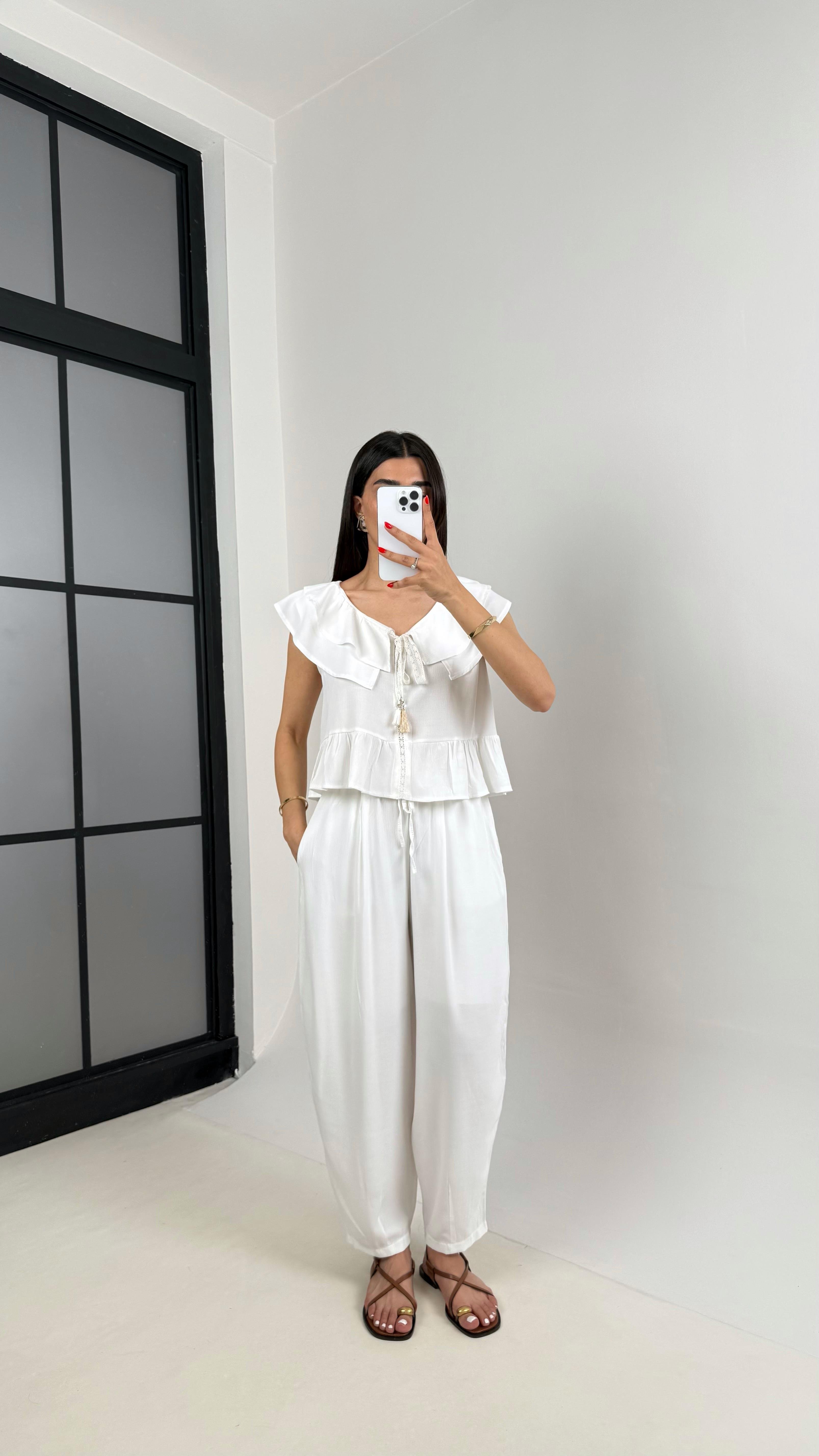 Beyaz Yaka Fırfırlı Bluz Beli Lastikli Pantolon Gofre Takım Gaus00460GausTAKIMGU1002072