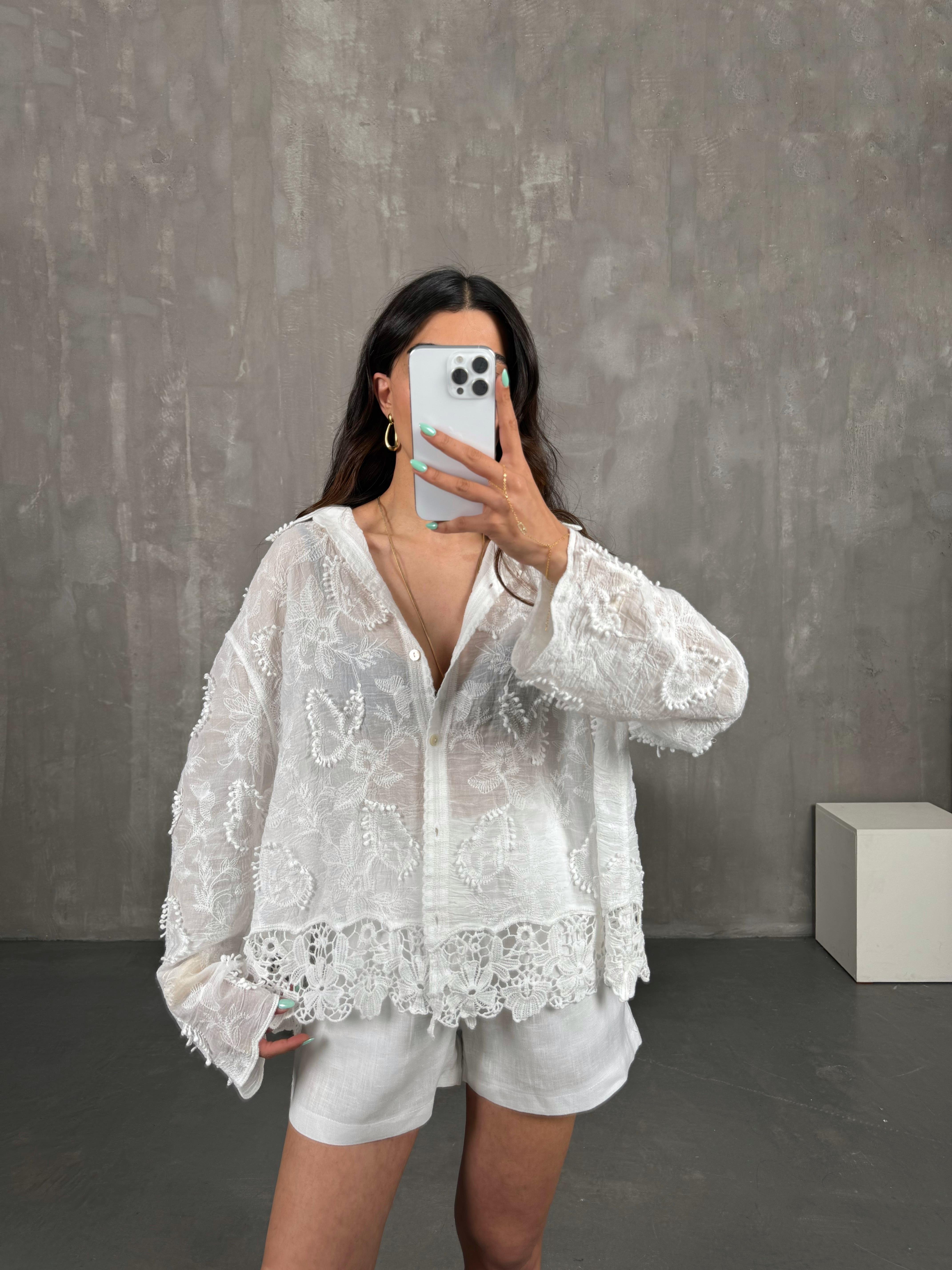 Beyaz Dantel İşlemeli Premium Gömlek Gaus00229GausGÖMLEKGU1001529