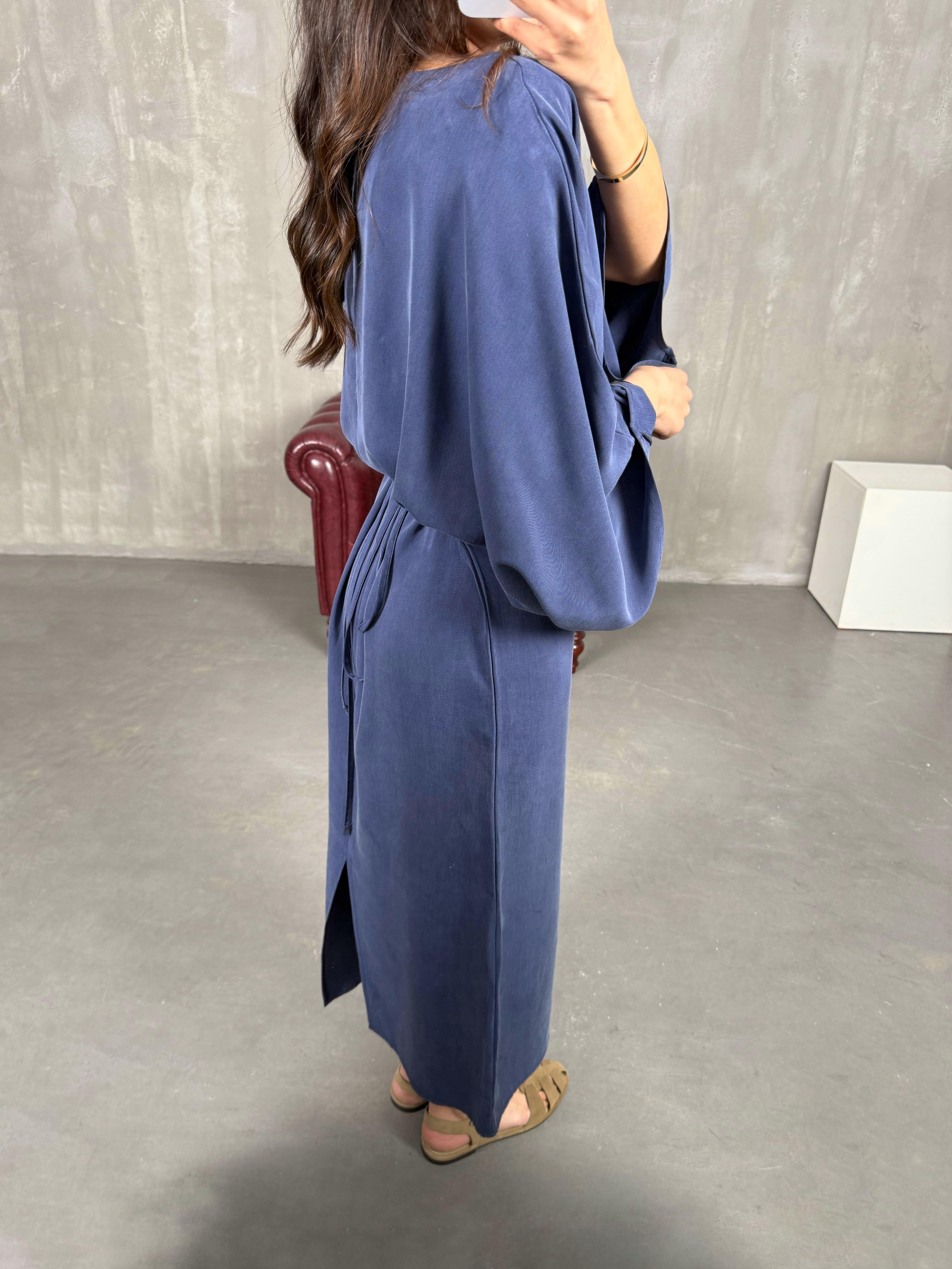 Lacivert Yarasa Kol Kuşaklı Yırtmaçlı Tensel Elbise Gaus00225GausELBİSEGU1001520