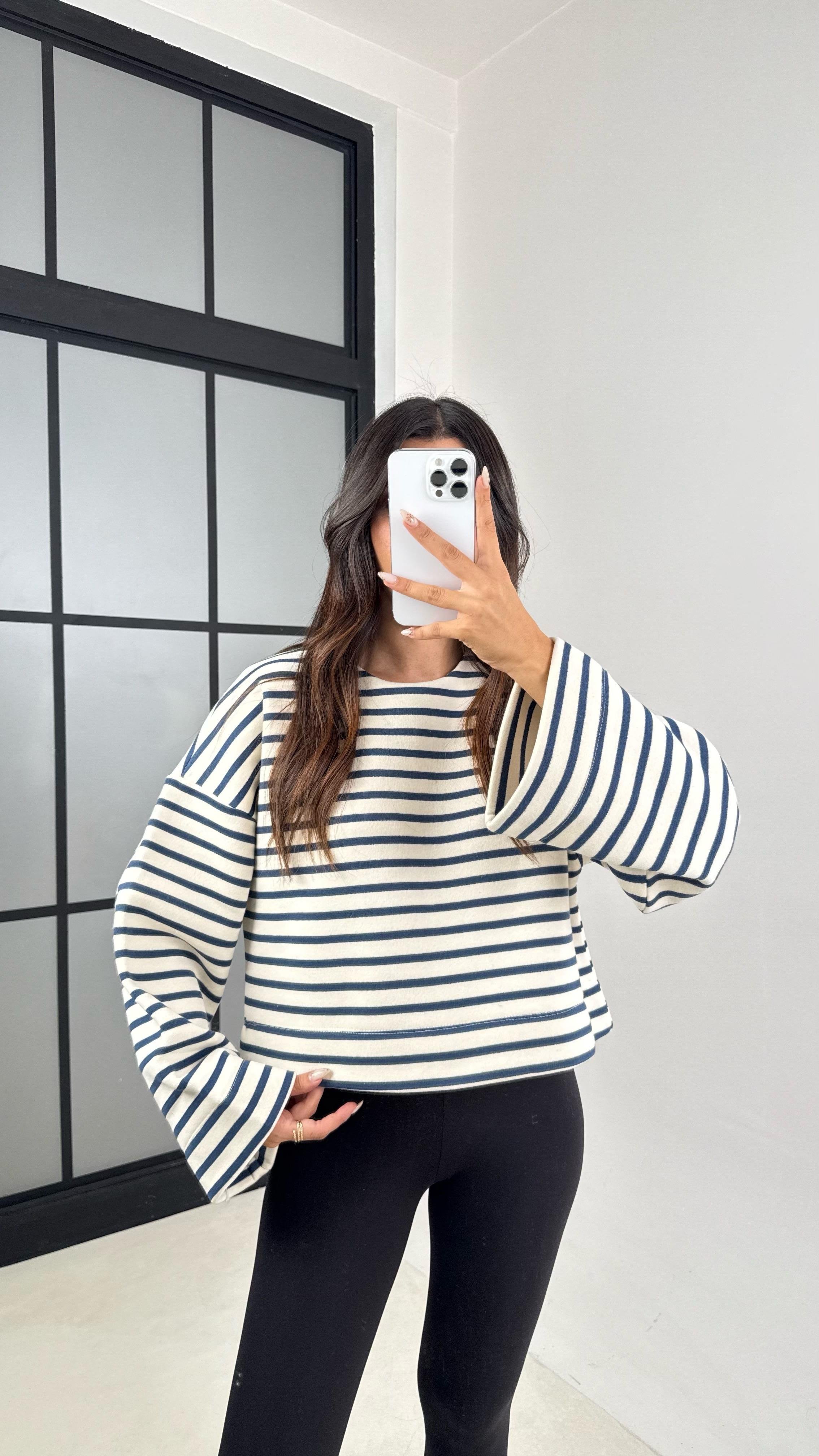 Mavi Çizgili Şardonlu Crop Kazak GAUS-00132GAUS الكنزات GAUS-00132