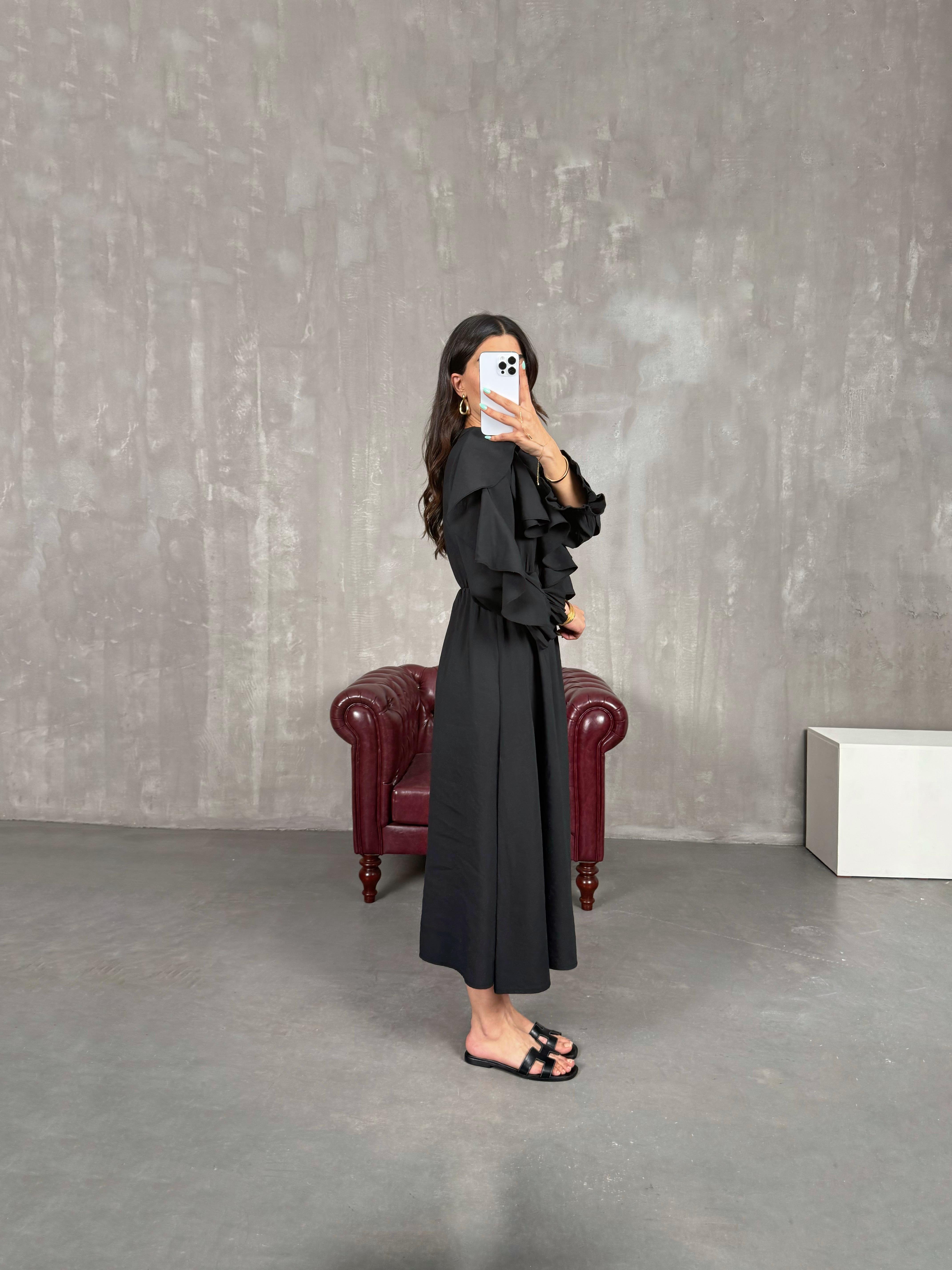 Siyah V Yakalı Önü Düğmeli Fırfır Detaylı Elbise Gaus00227GausELBİSEGU1001526