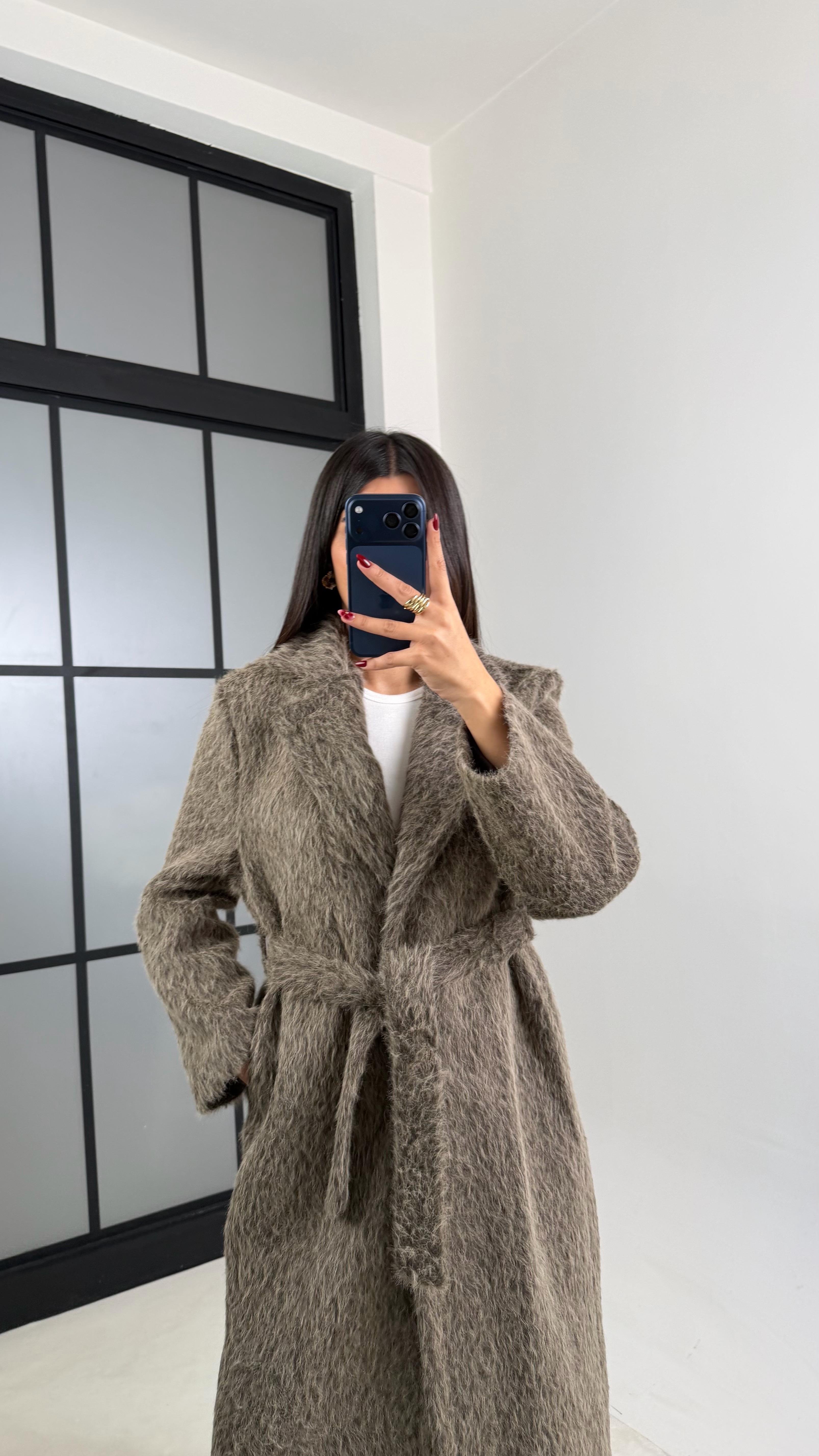 Kahve Astarlı Kuşaklı Oversize Kürk Kaban GAUS-00543GAUS المعاطف GAUS-00543