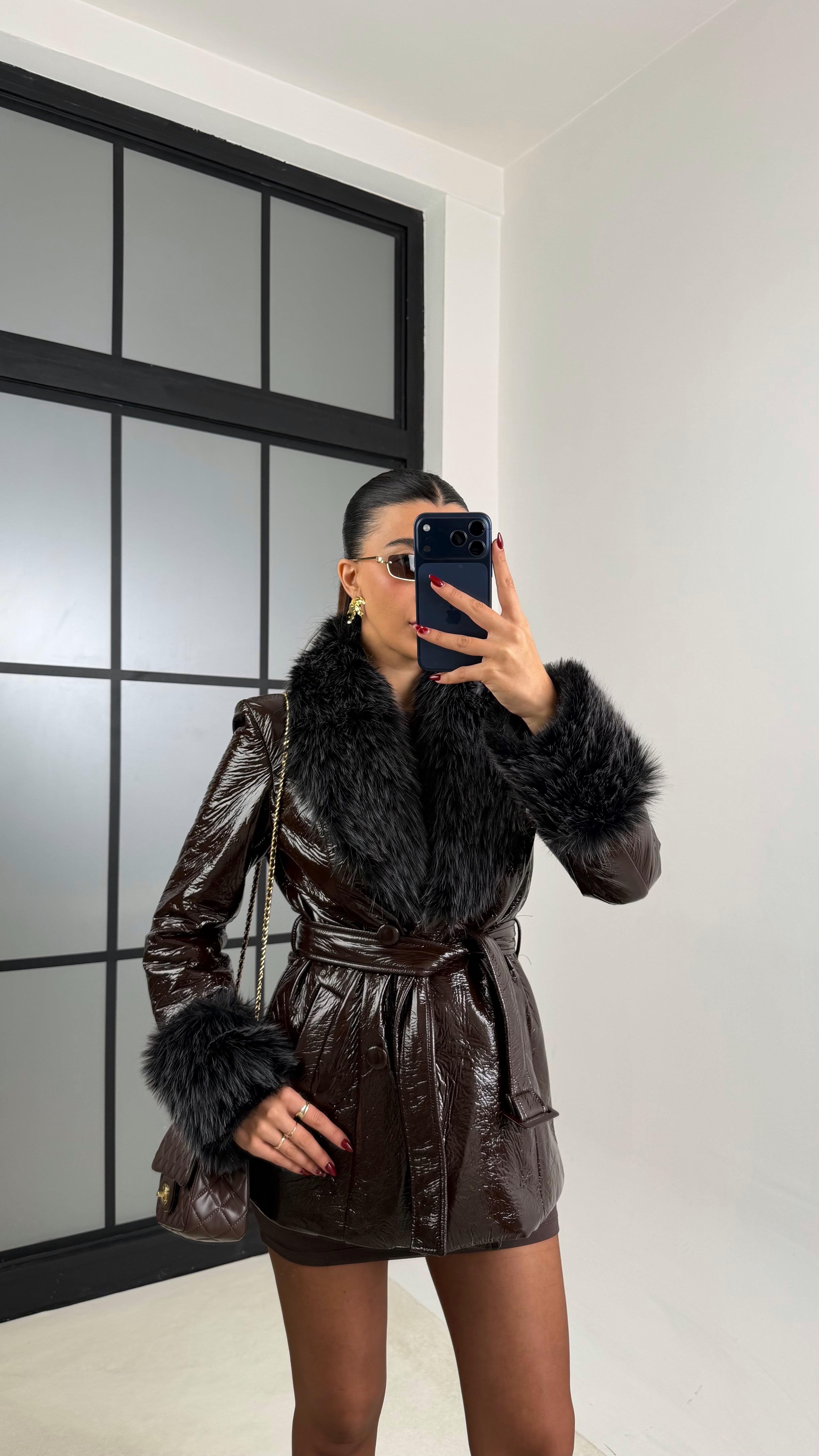 Kahve Kürk Detaylı Astarlı Kuşaklı Rugan Mont GAUS-00705GAUS الجواكيت GAUS-00705