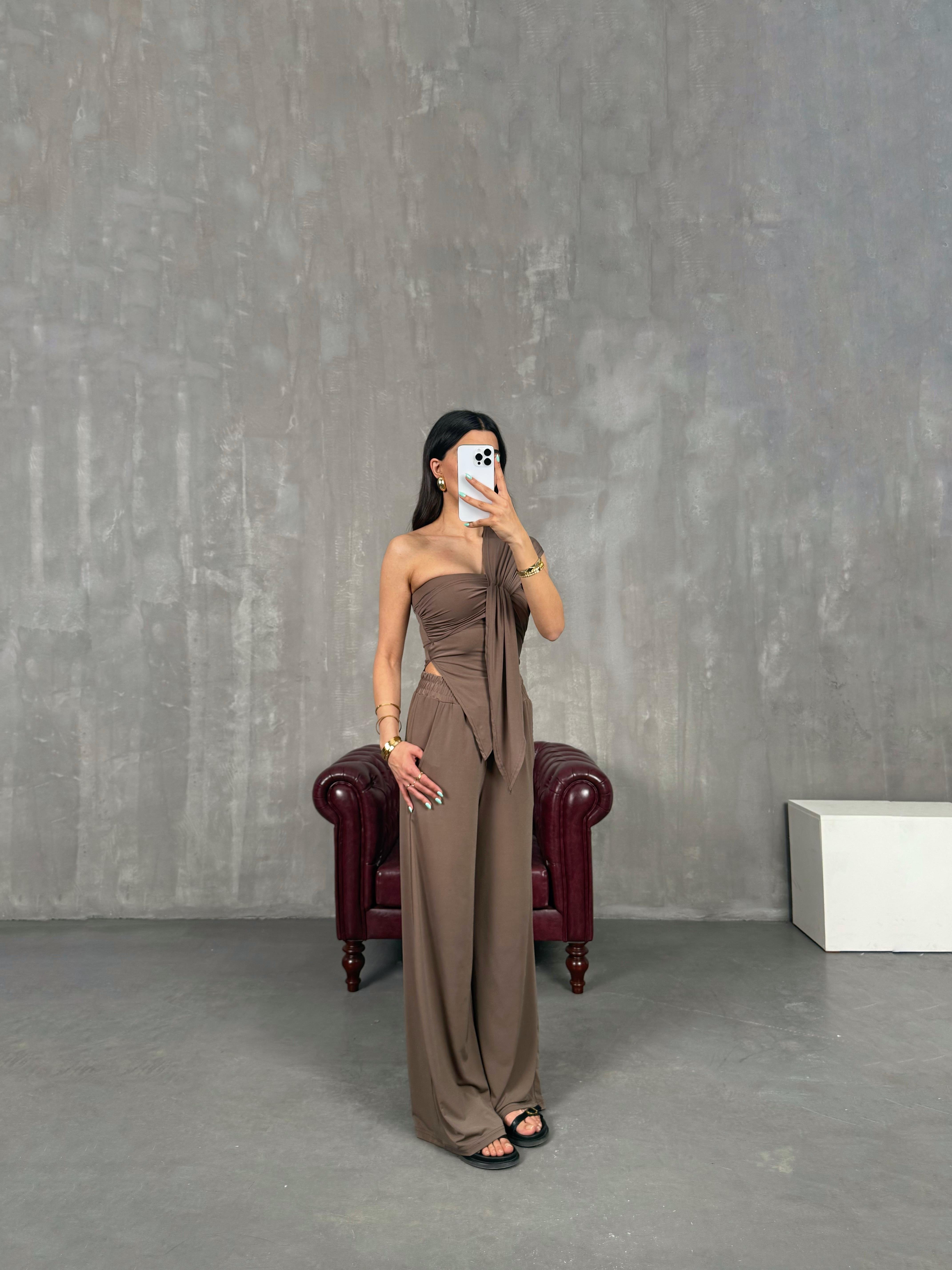 Kahve Asimetrik Kesim Bluz Pantolon Sandy Kumaş Takım Gaus00234GausTAKIMGU1001541