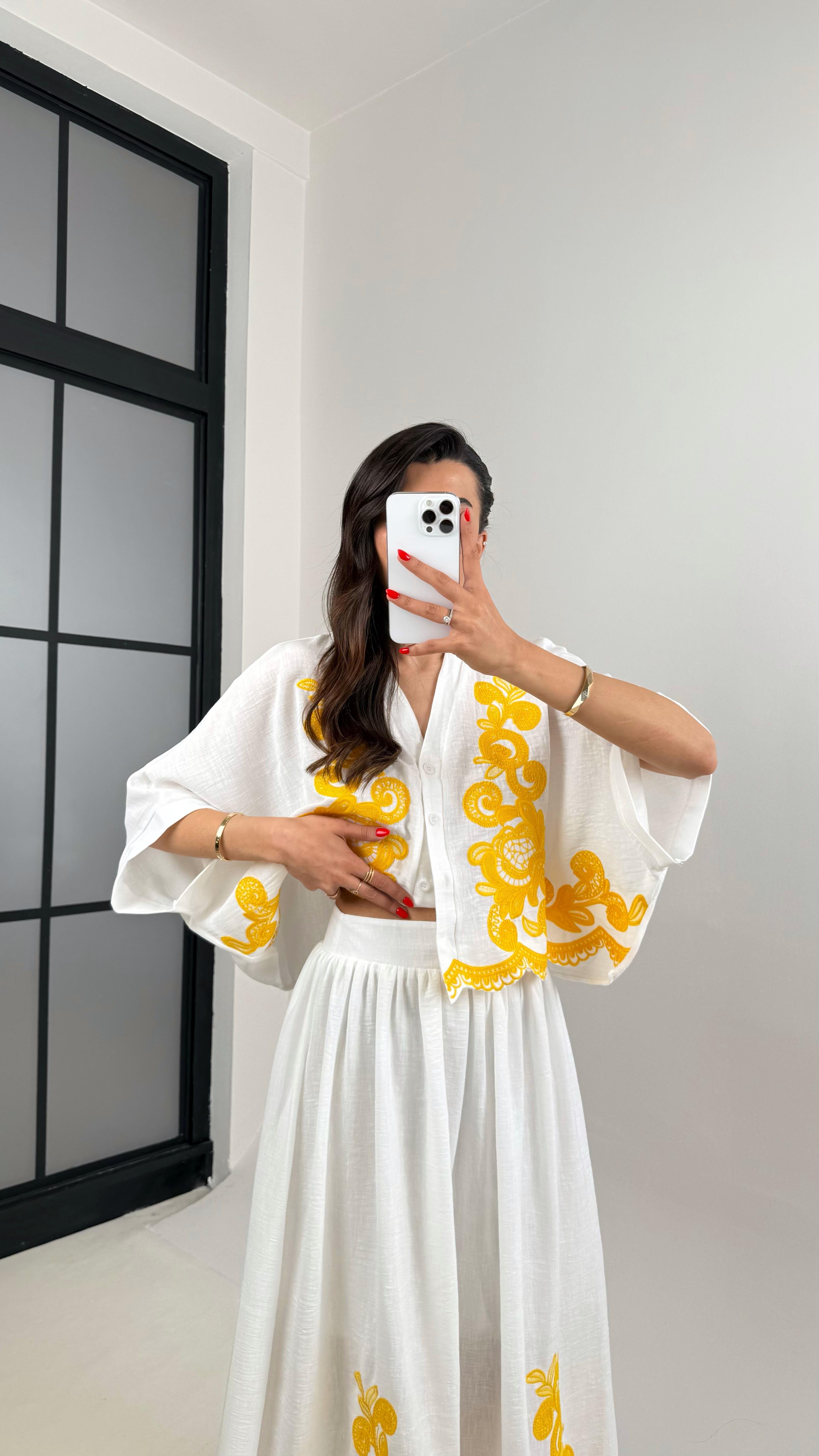 Beyaz Sarı Çiçek Nakışlı Gömlek Etek Keten Takım Gaus00455GausTAKIMGU1002063