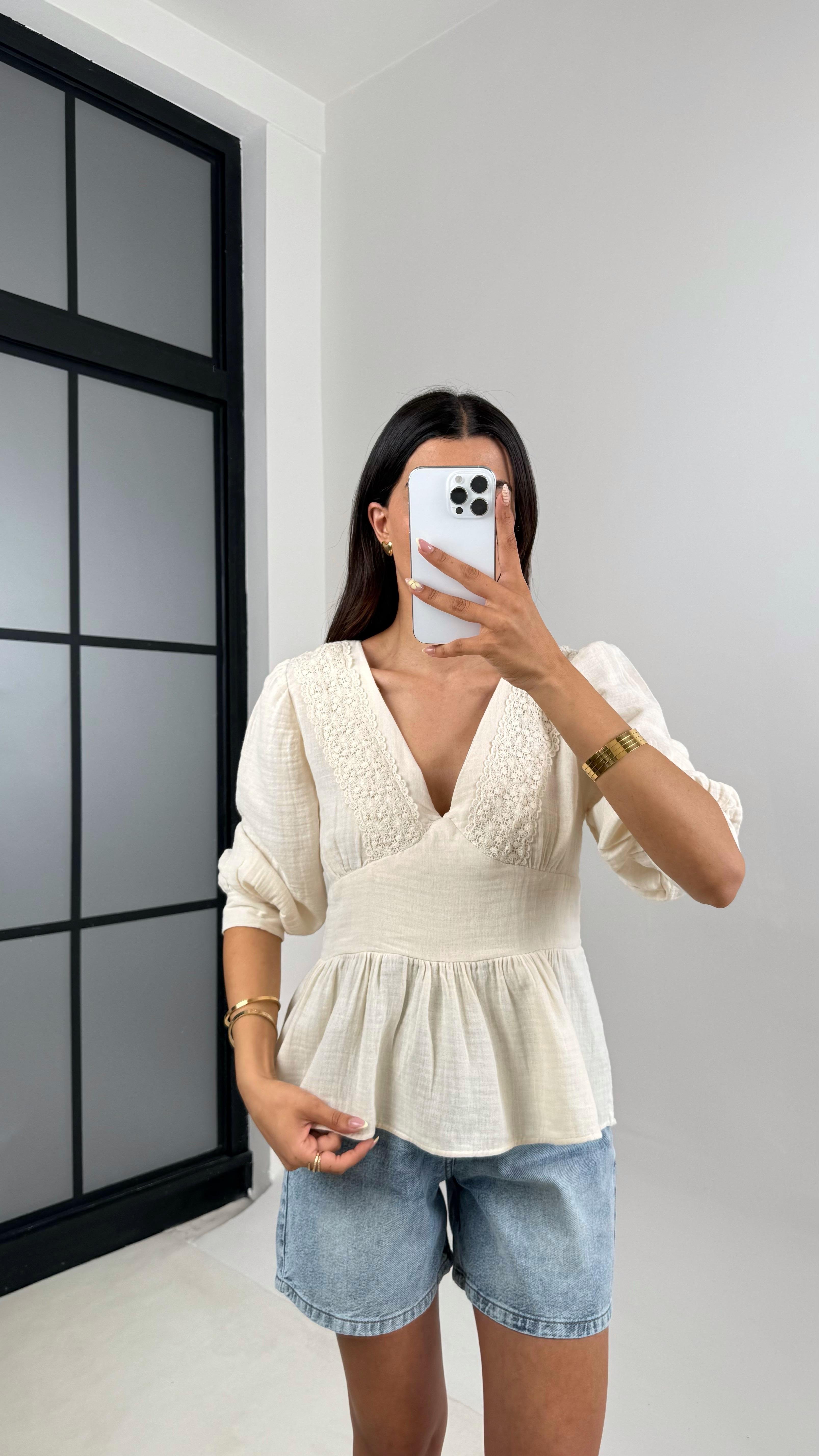 Taş V Yaka Balon Kol Yaka Dantel İşlemeli Müslin Bluz Gaus00688 Gausالبلوزات GU1002585