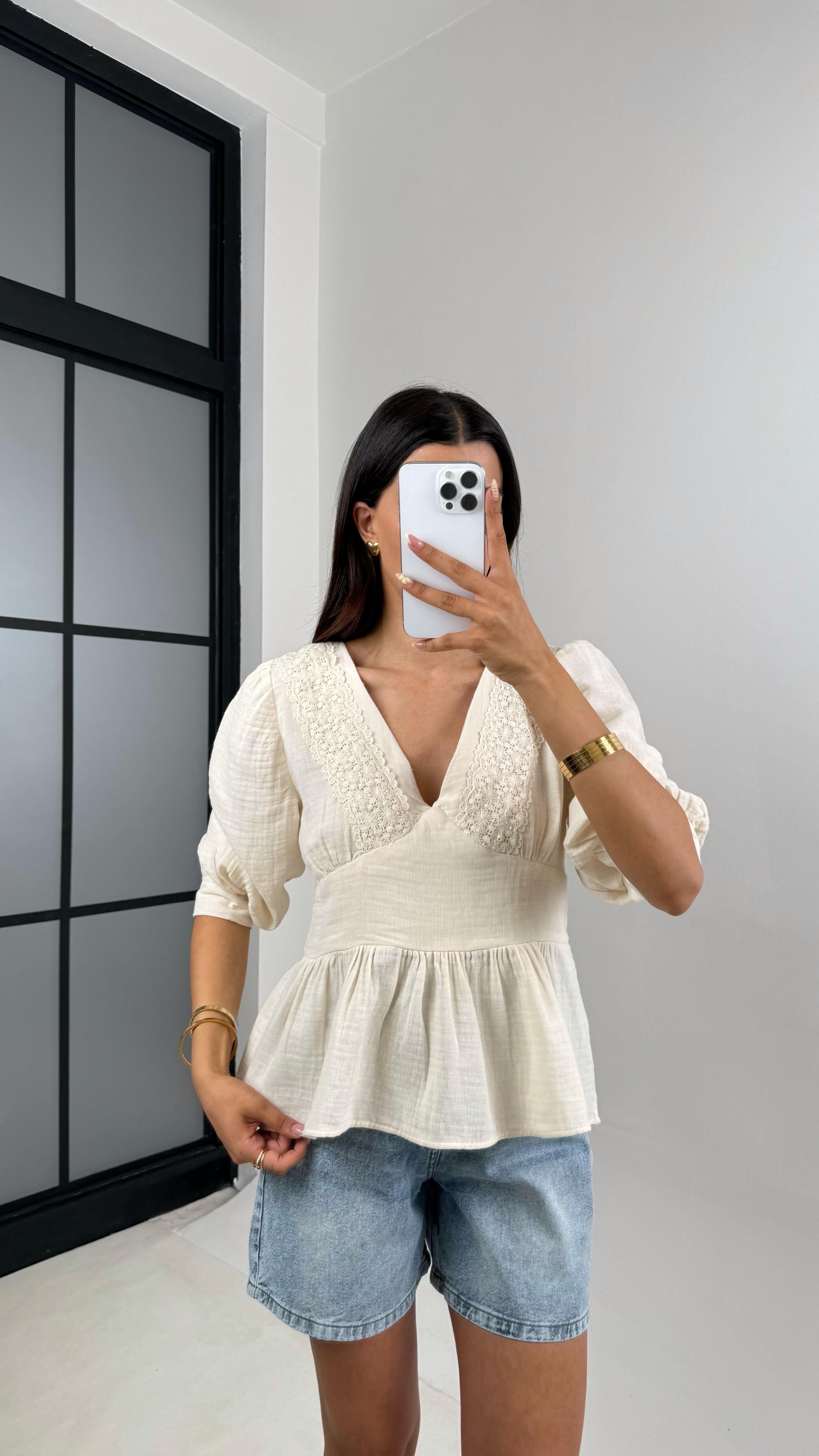 Taş V Yaka Balon Kol Yaka Dantel İşlemeli Müslin Bluz Gaus00688 Gausالبلوزات GU1002585