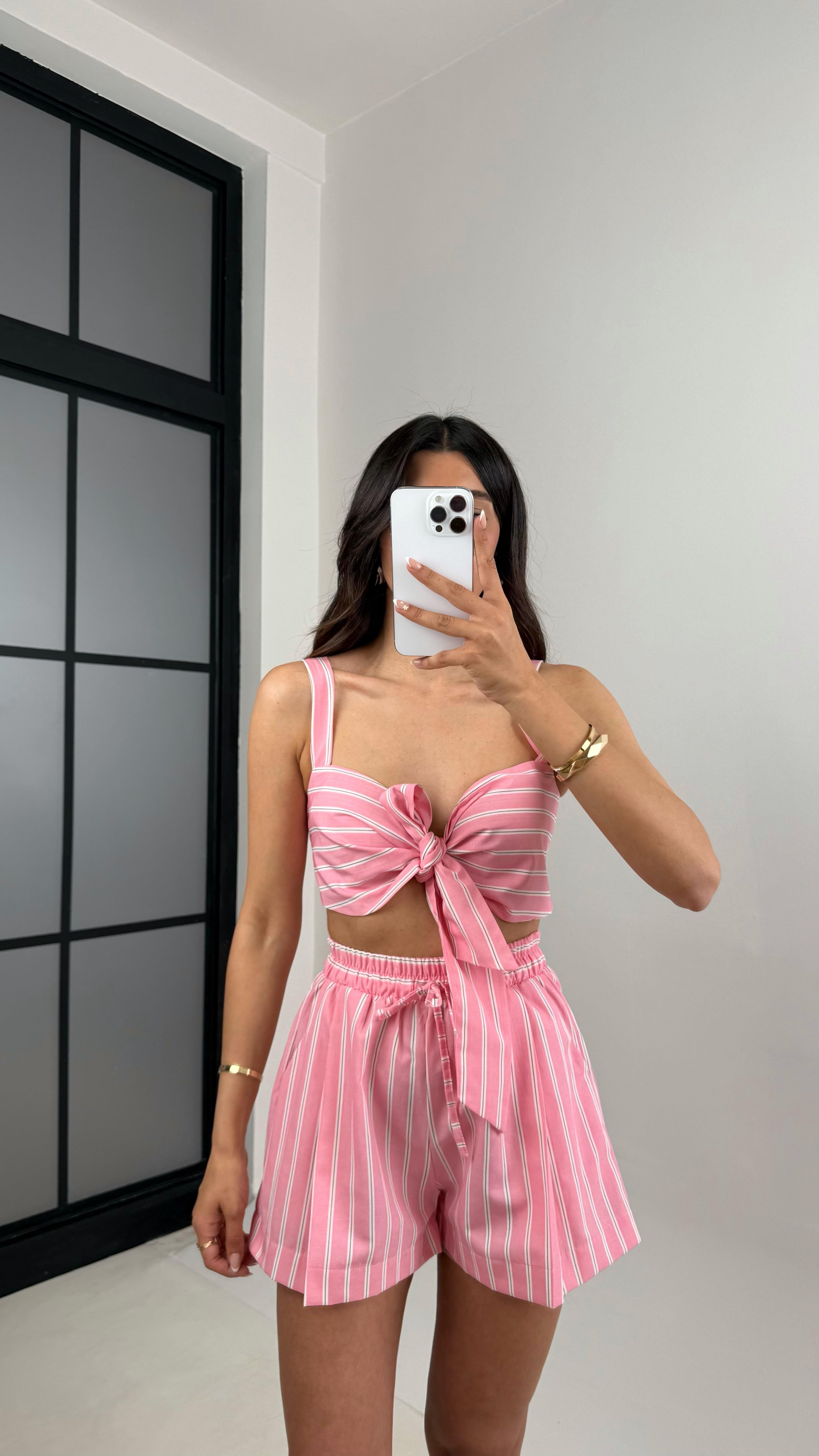 Pembe Çizgili Fiyonk Bağlamalı Crop Beli Lastikli Şort Takım Gaus00527GausTAKIMGU1002237