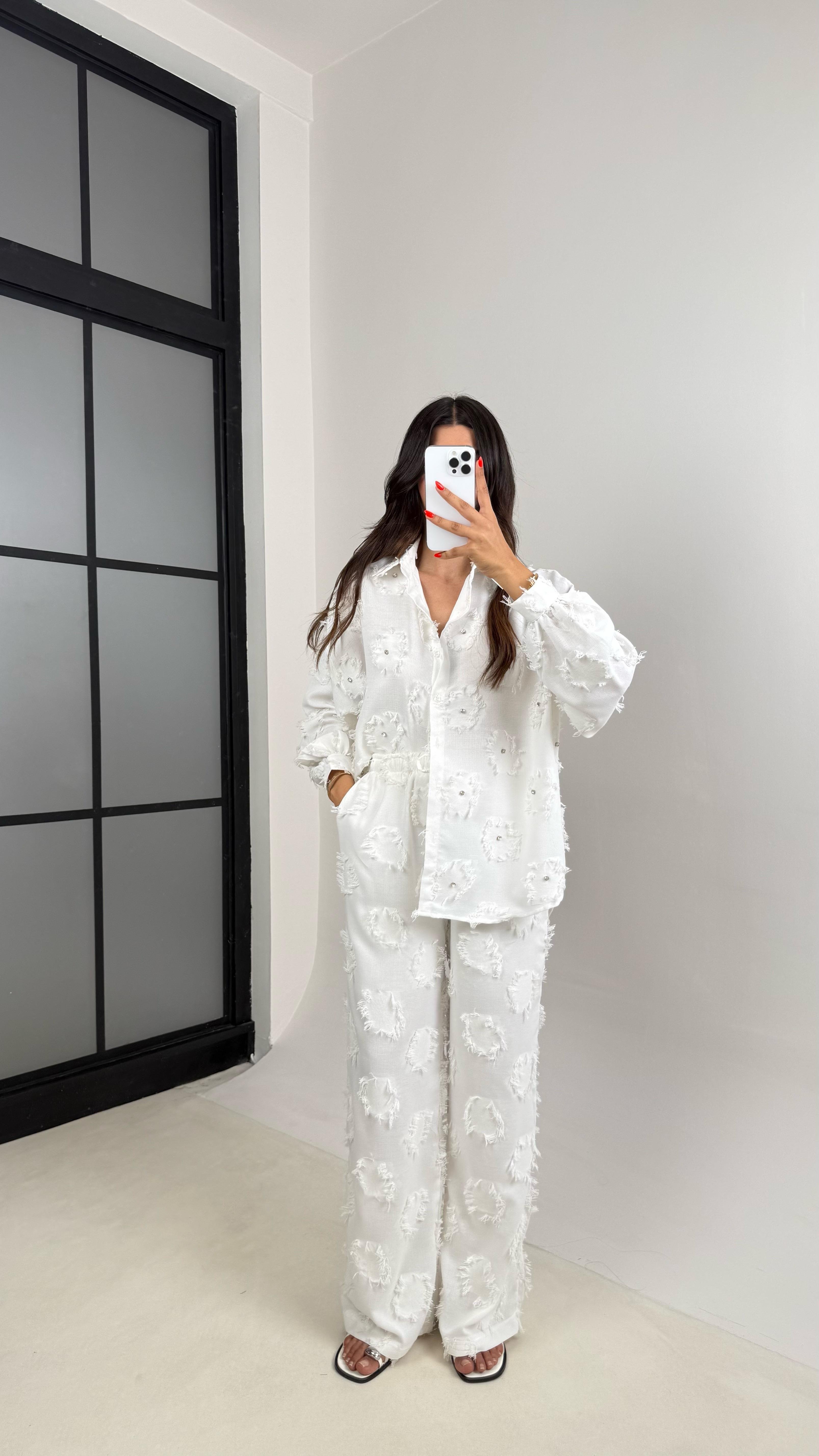 Beyaz Püskülü Taşl Detaylı Gömlek Beli Lastikli Pantolon Tasarım Takım GAUS-004GAUSTAKIMGAUS-004