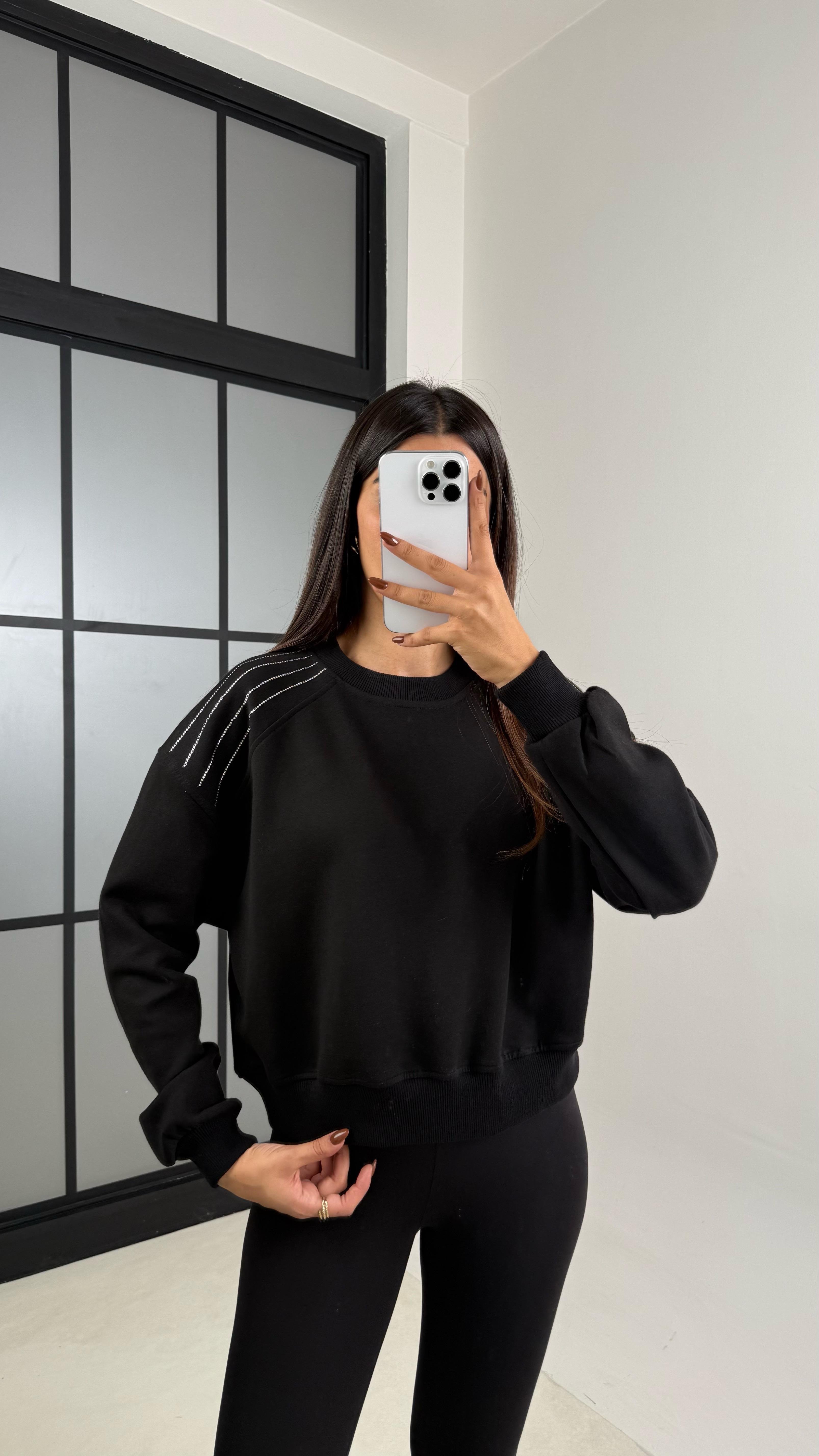 Siyah Kol Taş Detaylı Tasarım Kazak GAUS-00110GAUS الكنزات GAUS-00110