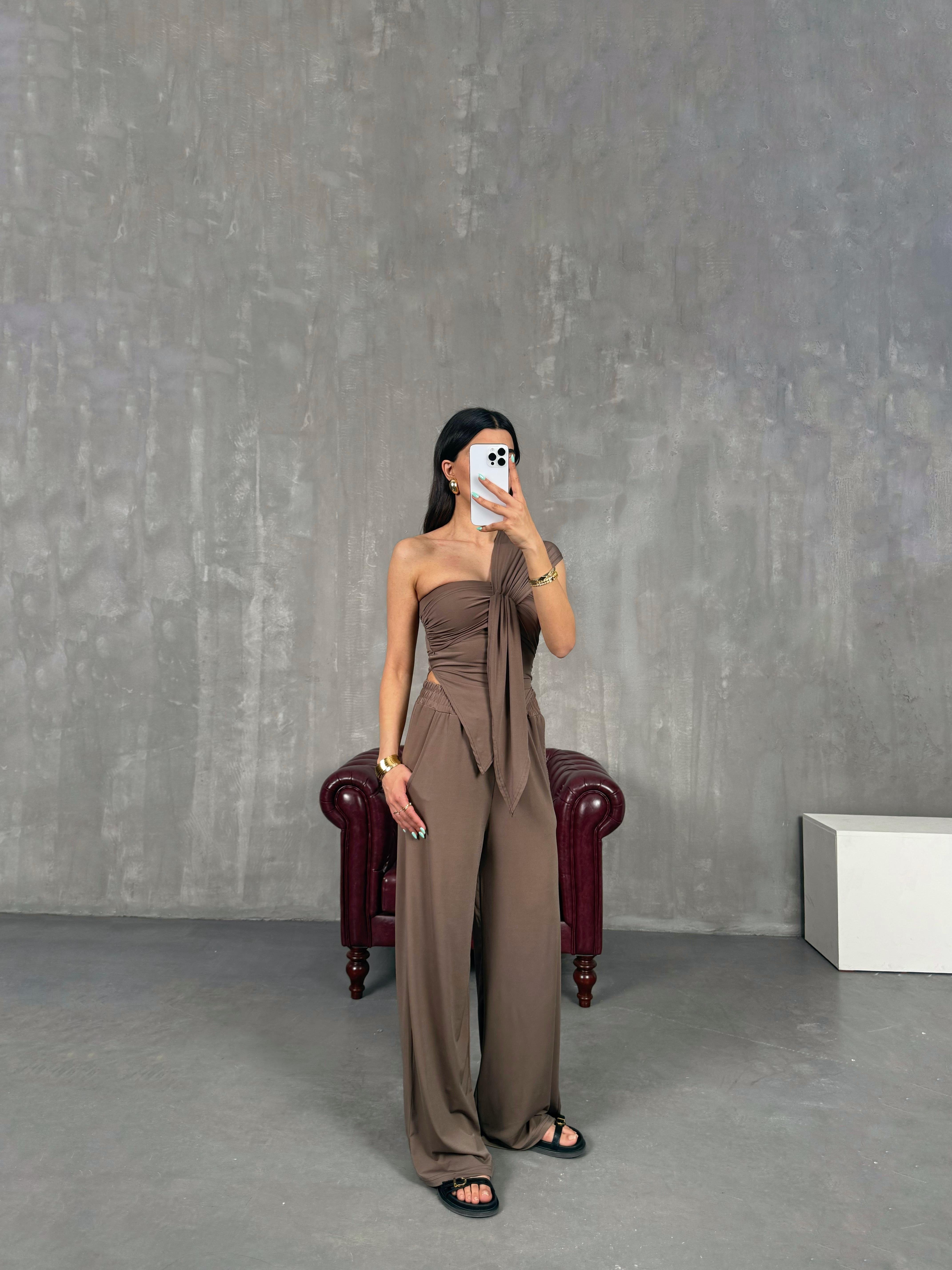 Kahve Asimetrik Kesim Bluz Pantolon Sandy Kumaş Takım Gaus00234GausTAKIMGU1001541