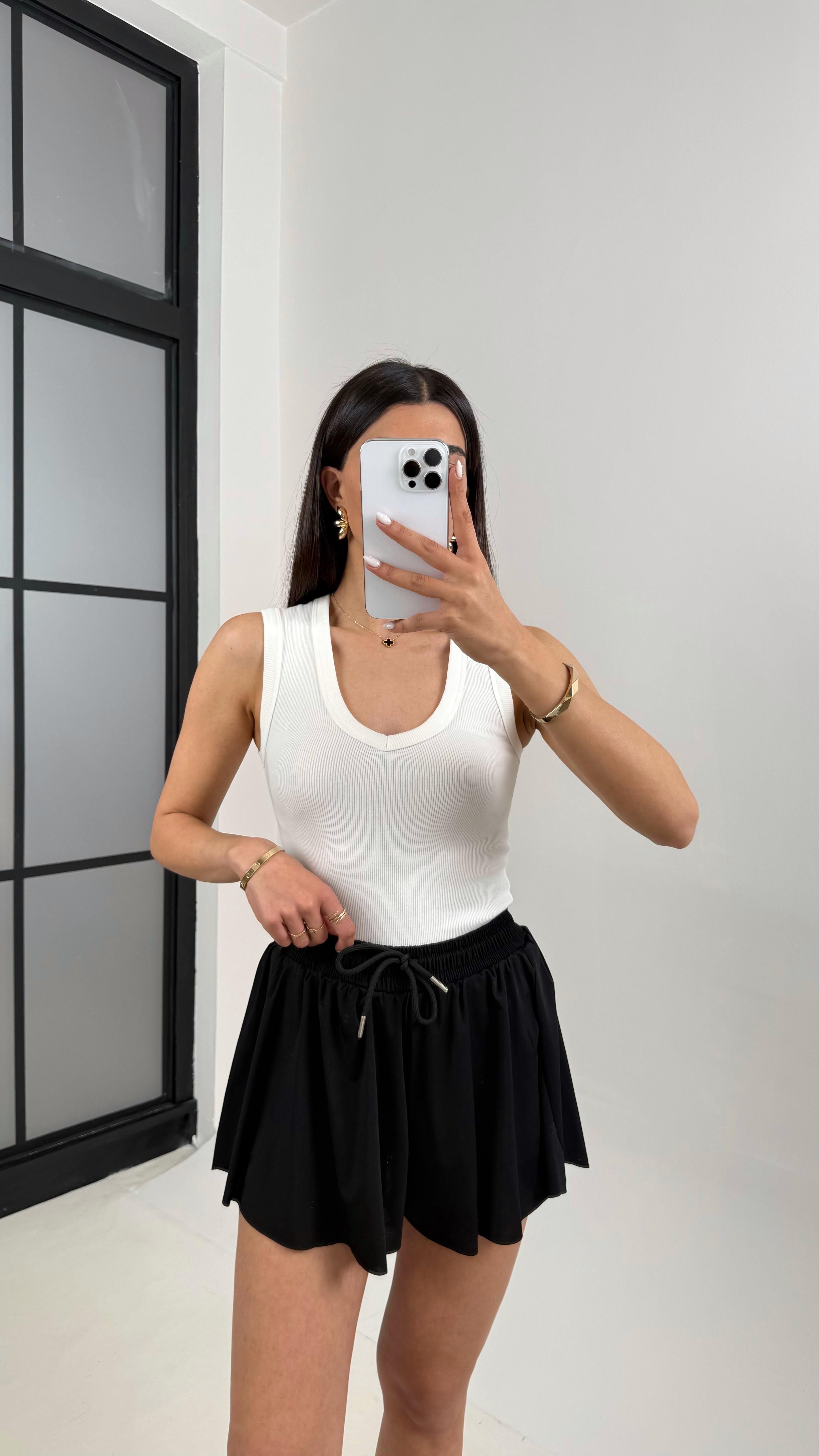 Siyah Yan Yırtmaçlı Beli Lastikli Basic Şort Gaus00371GausŞORTGU1001864