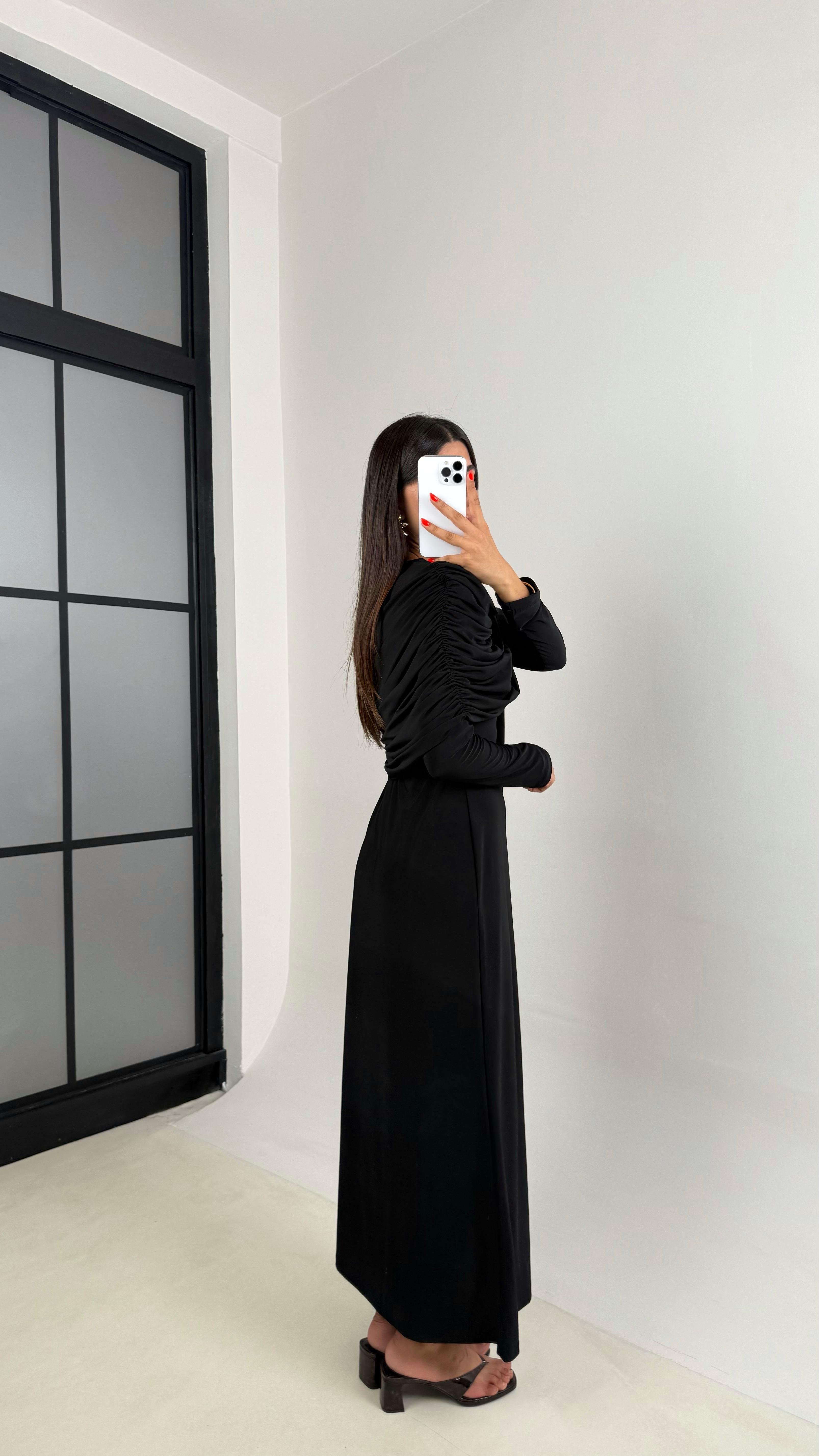 Siyah Pelerin Detaylı Sandy Kumaş Tasarım Elbise Gaus00692GausELBİSEGU1002605